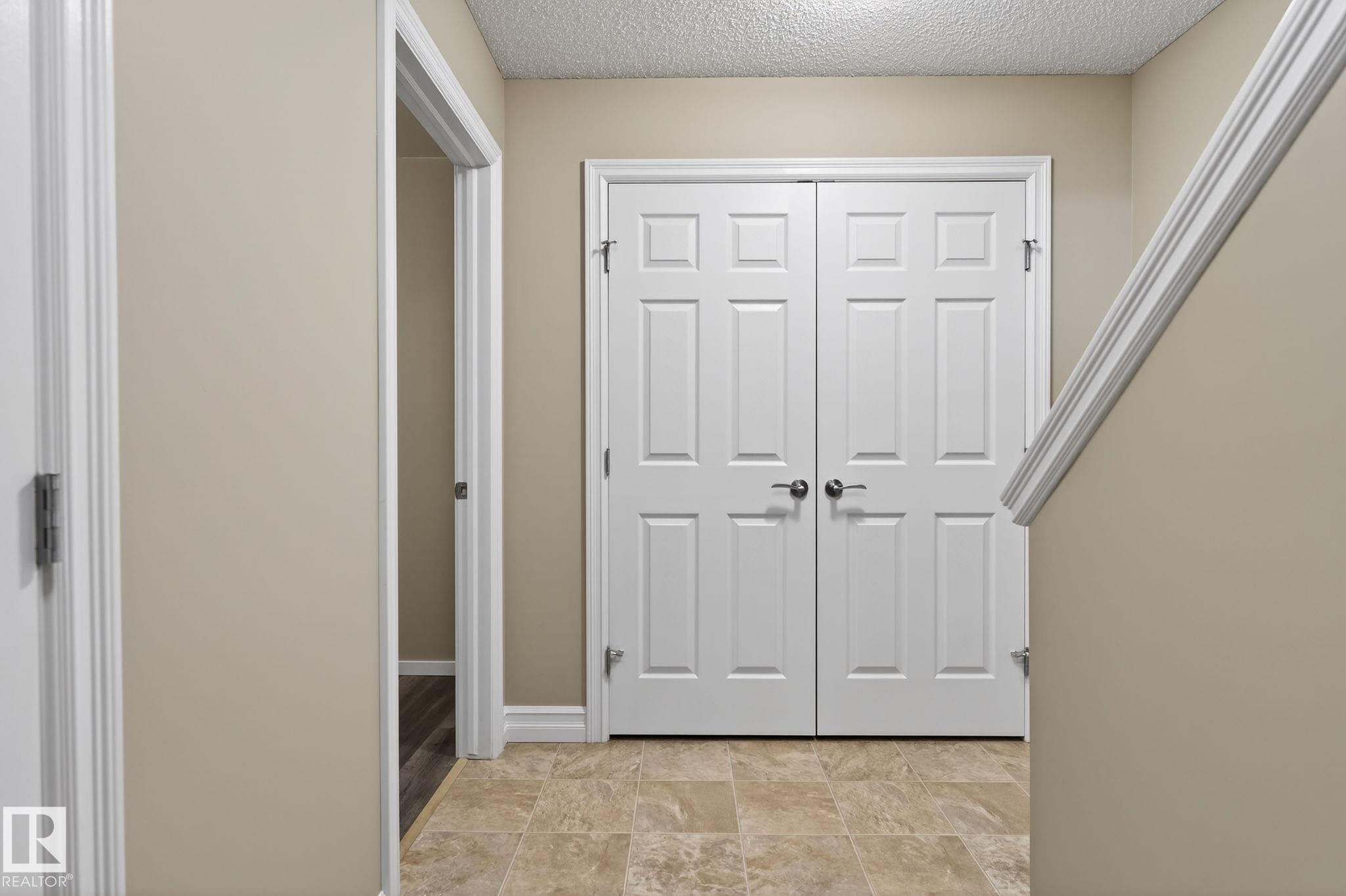 Edmonton, AB - Indoor Photo Showing Other Room