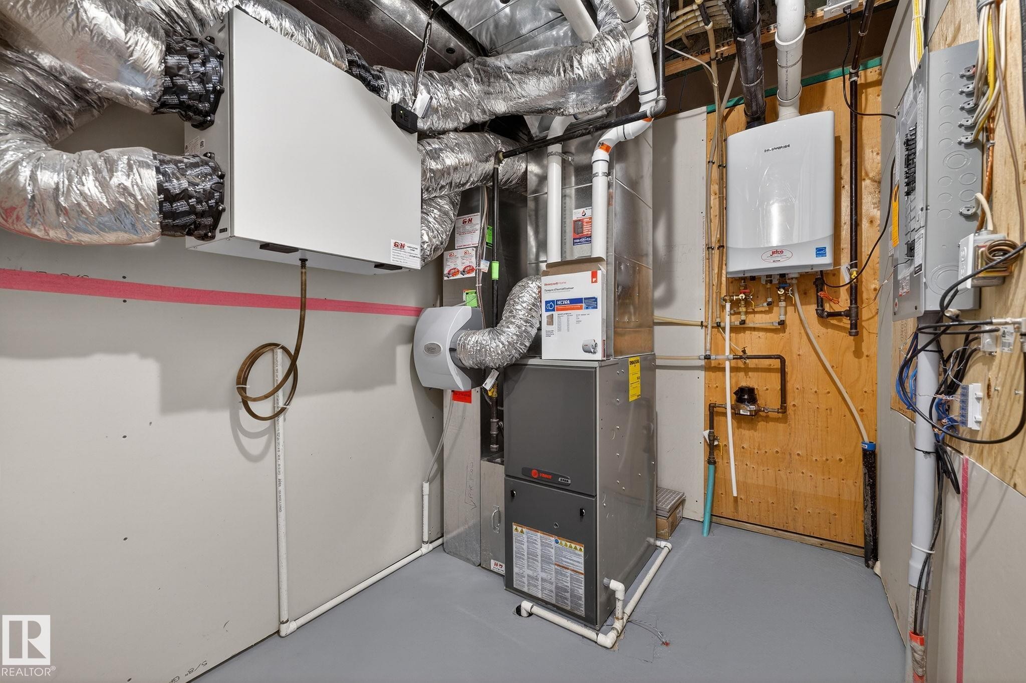 Edmonton, AB - Indoor Photo Showing Basement