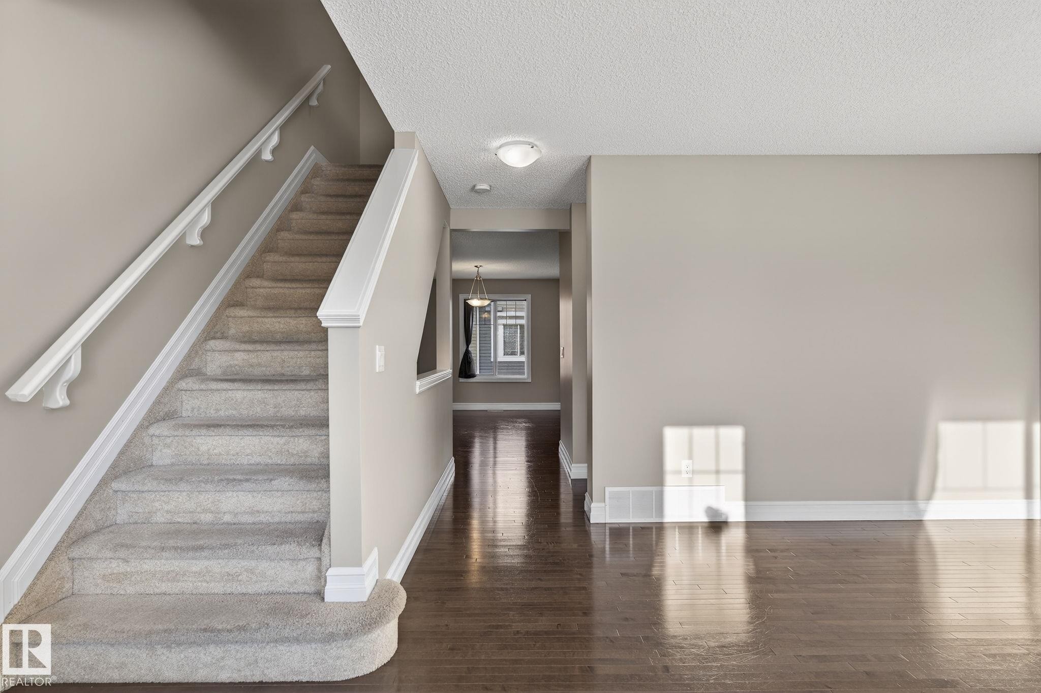 Edmonton, AB - Indoor Photo Showing Other Room