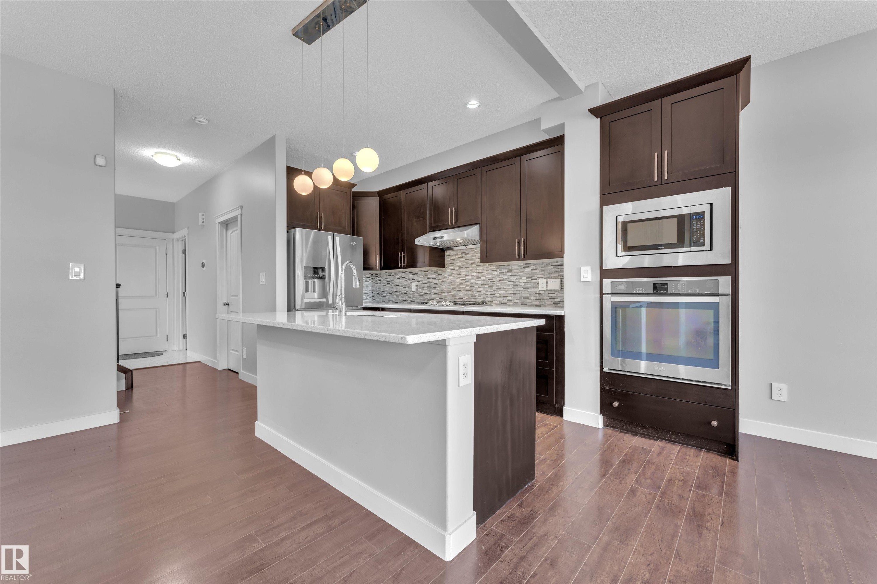 6664 Cardinal Road, Edmonton, AB - Indoor Photo Showing Kitchen With Upgraded Kitchen