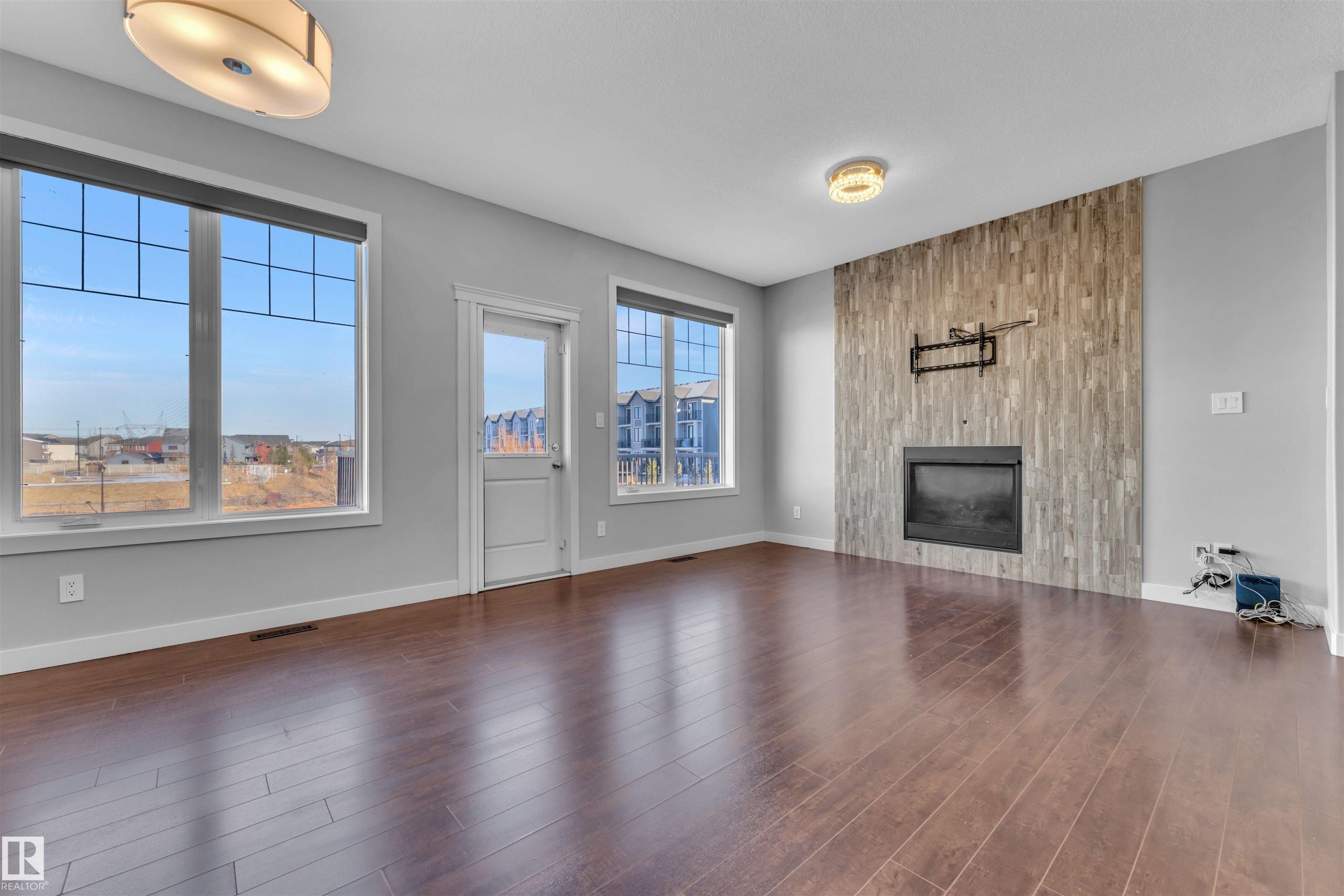 6664 Cardinal Road, Edmonton, AB - Indoor Photo Showing Living Room With Fireplace