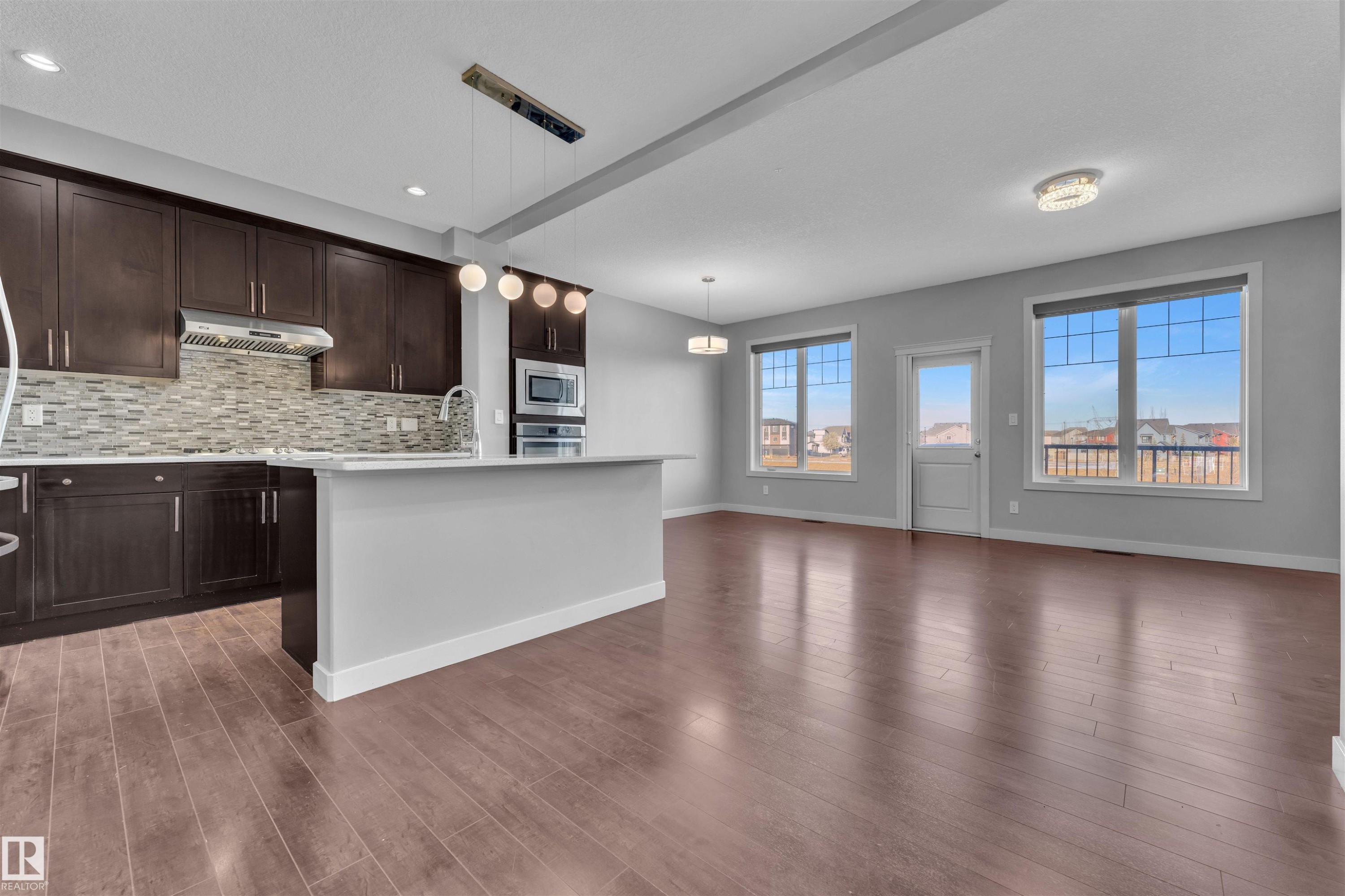 6664 Cardinal Road, Edmonton, AB - Indoor Photo Showing Kitchen With Upgraded Kitchen