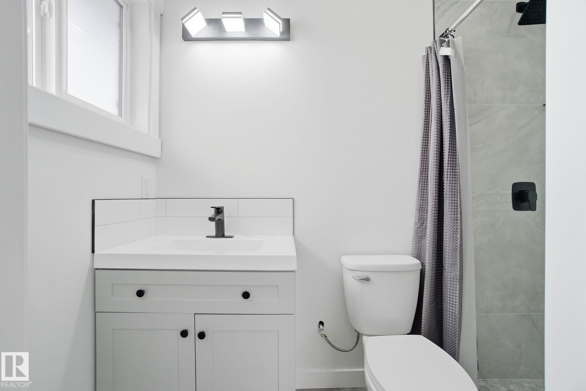 Bathroom featuring a shower stall and vanity - 7112 132 Avenue, Edmonton, AB - Indoor Photo Showing Bathroom