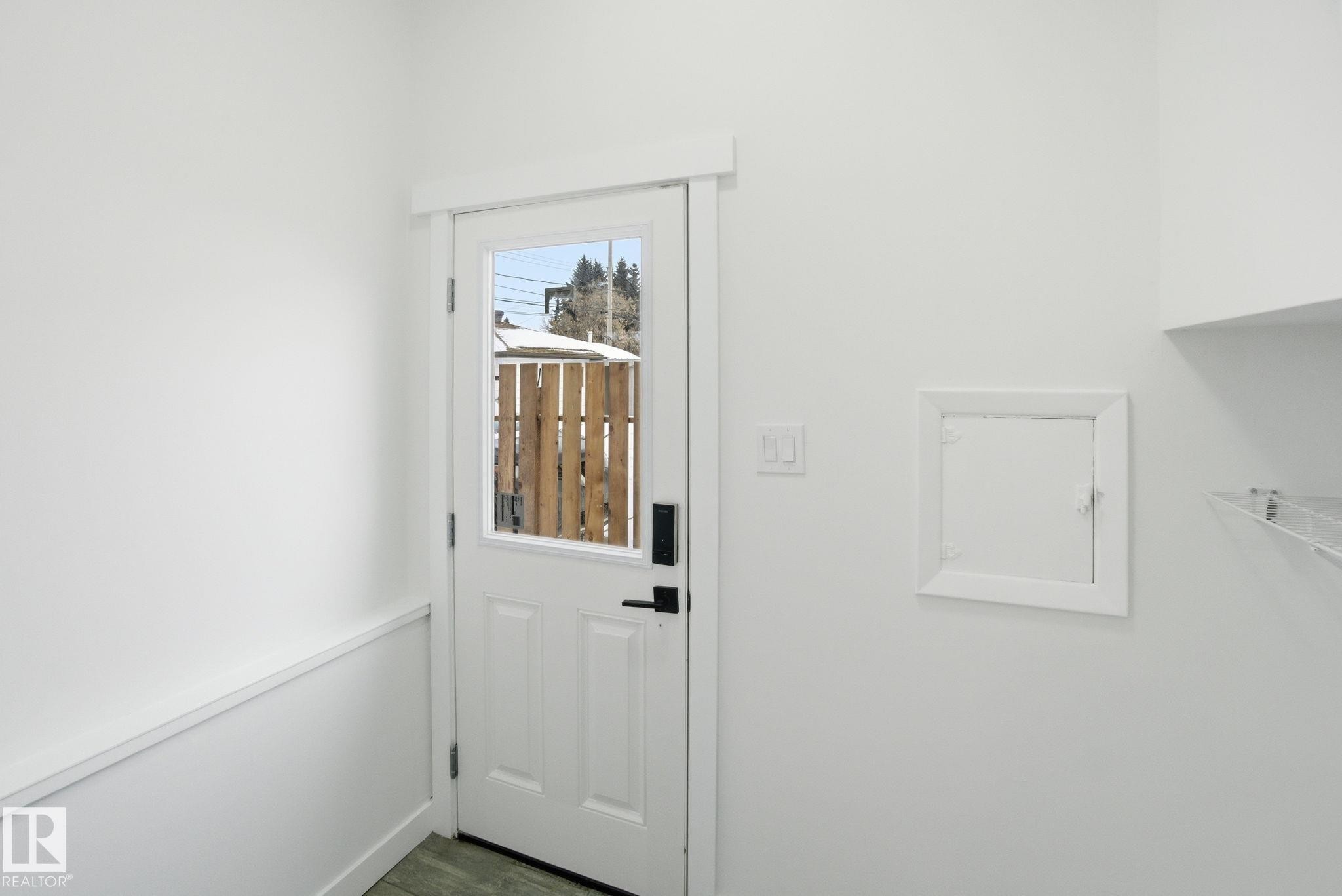 View of doorway - 7112 132 Avenue, Edmonton, AB - Indoor Photo Showing Other Room