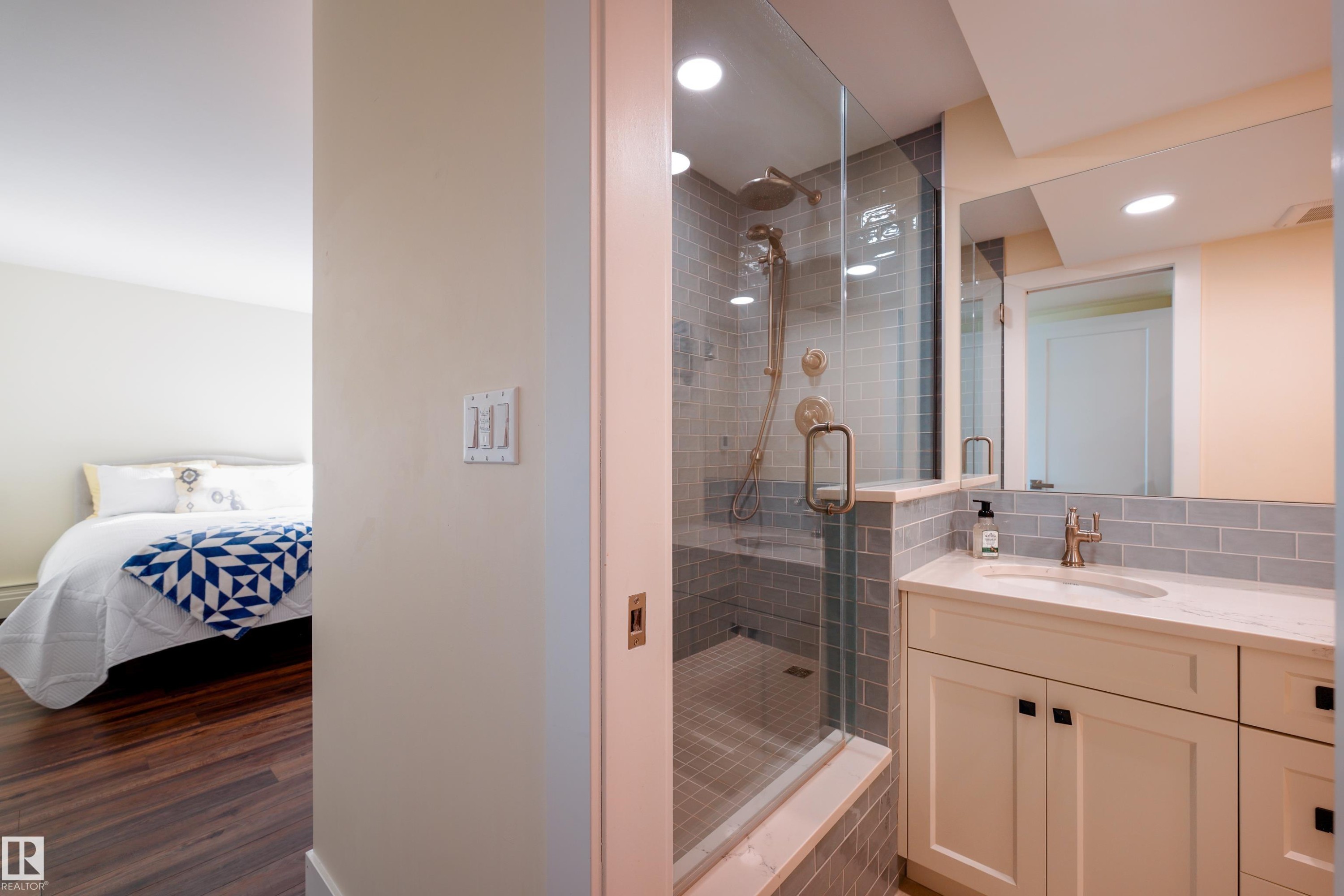 602 11710 100 Avenue, Edmonton, AB - Indoor Photo Showing Bathroom