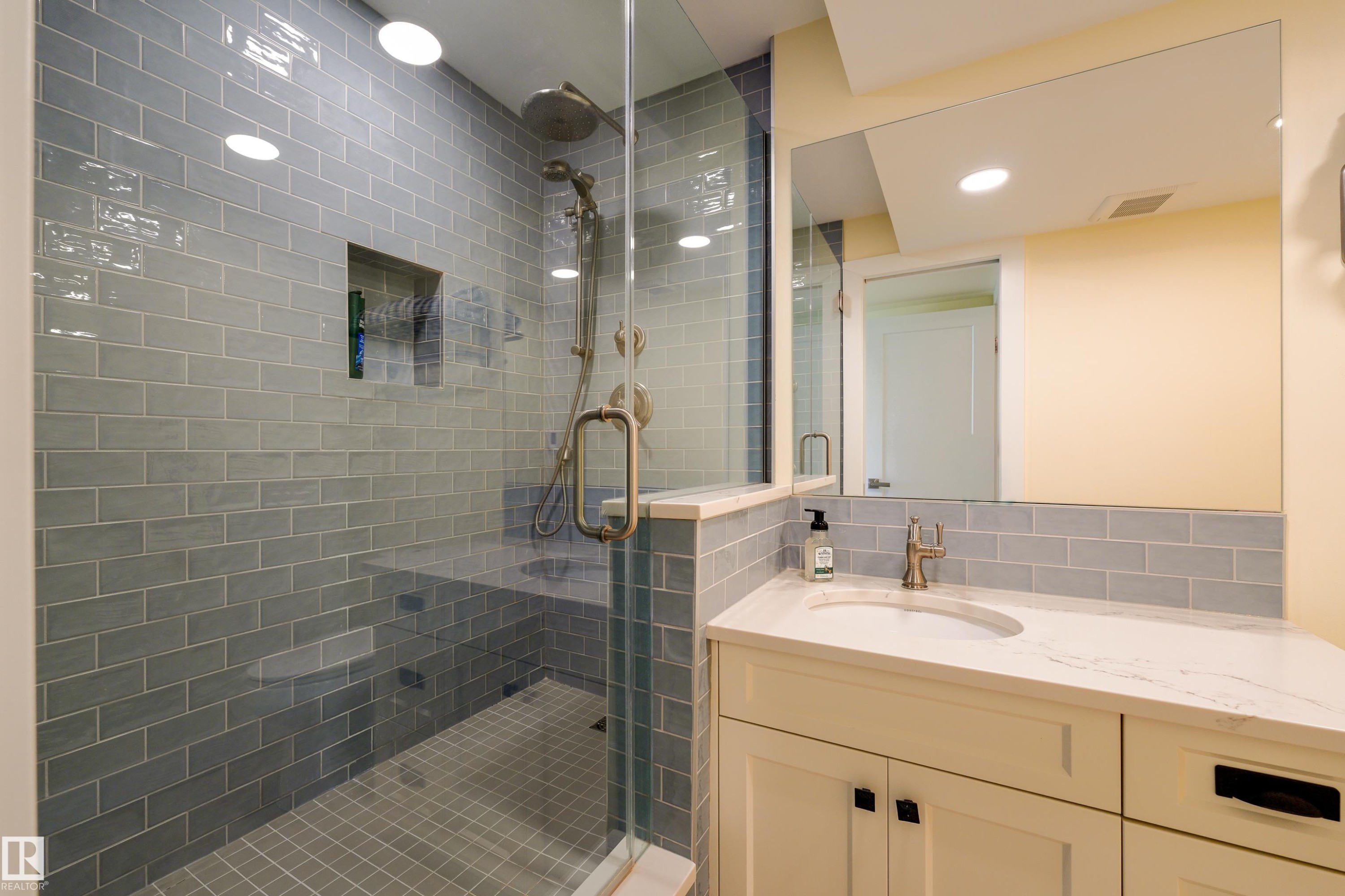 602 11710 100 Avenue, Edmonton, AB - Indoor Photo Showing Bathroom