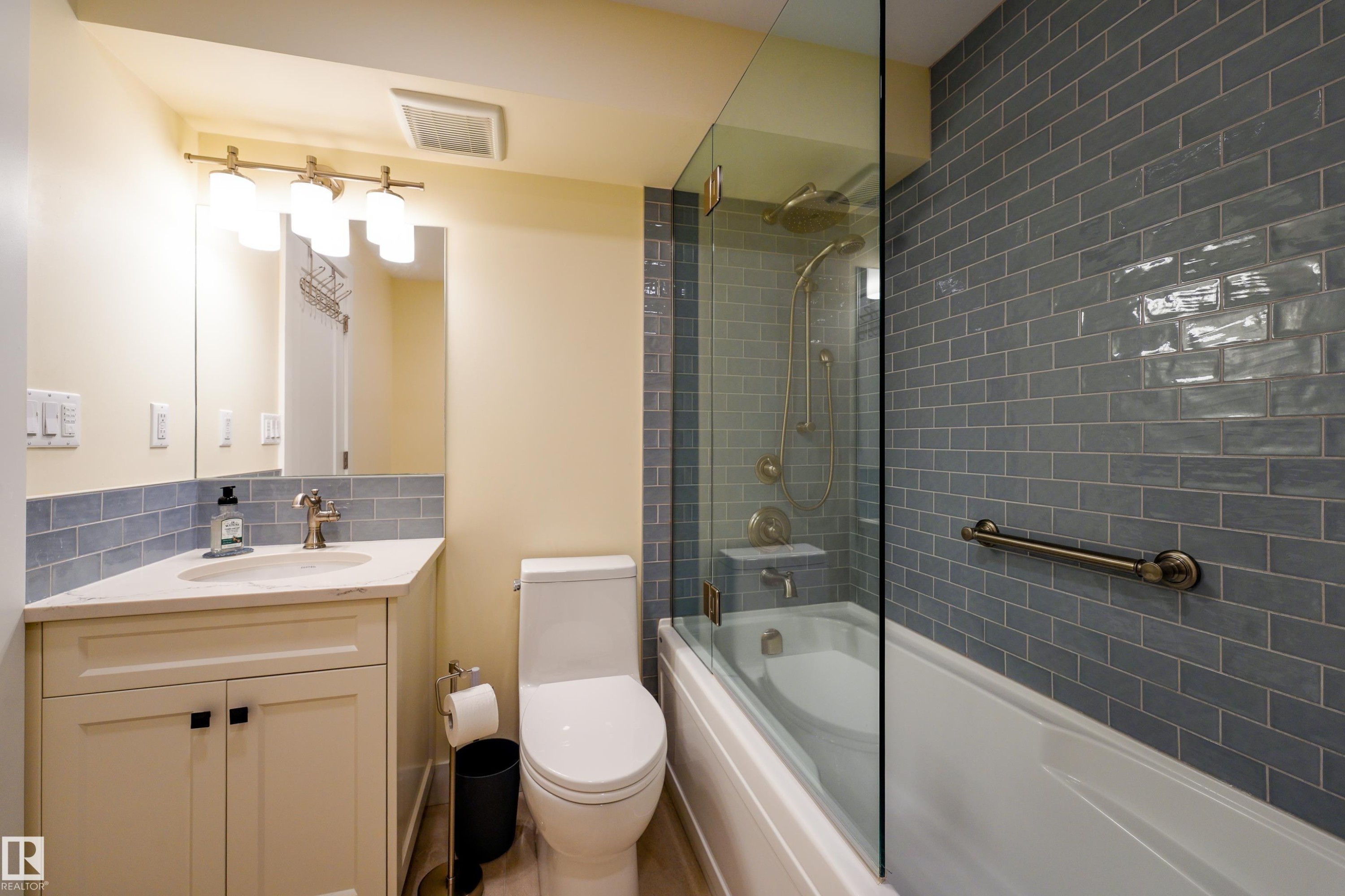 602 11710 100 Avenue, Edmonton, AB - Indoor Photo Showing Bathroom