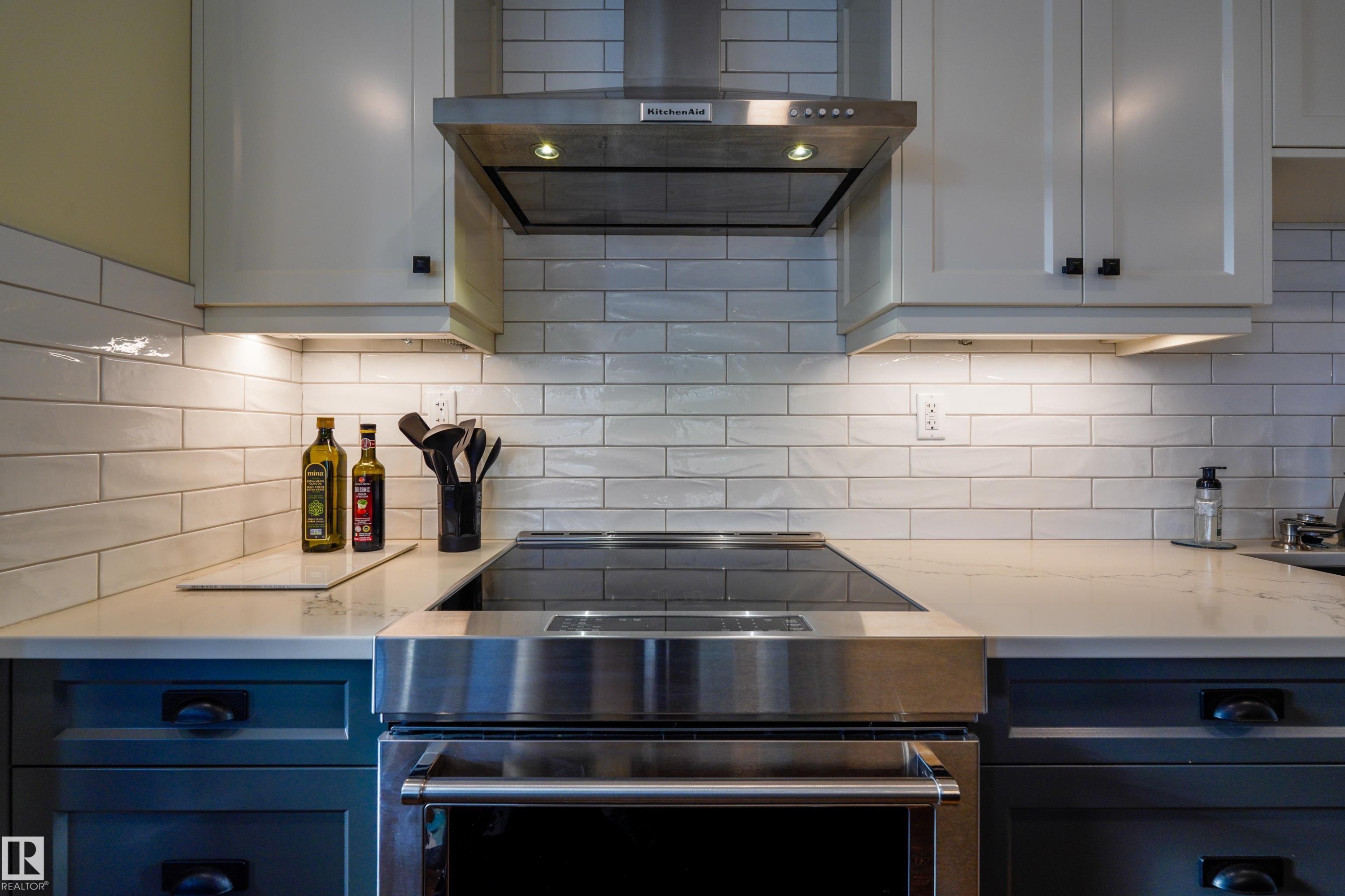 602 11710 100 Avenue, Edmonton, AB - Indoor Photo Showing Kitchen