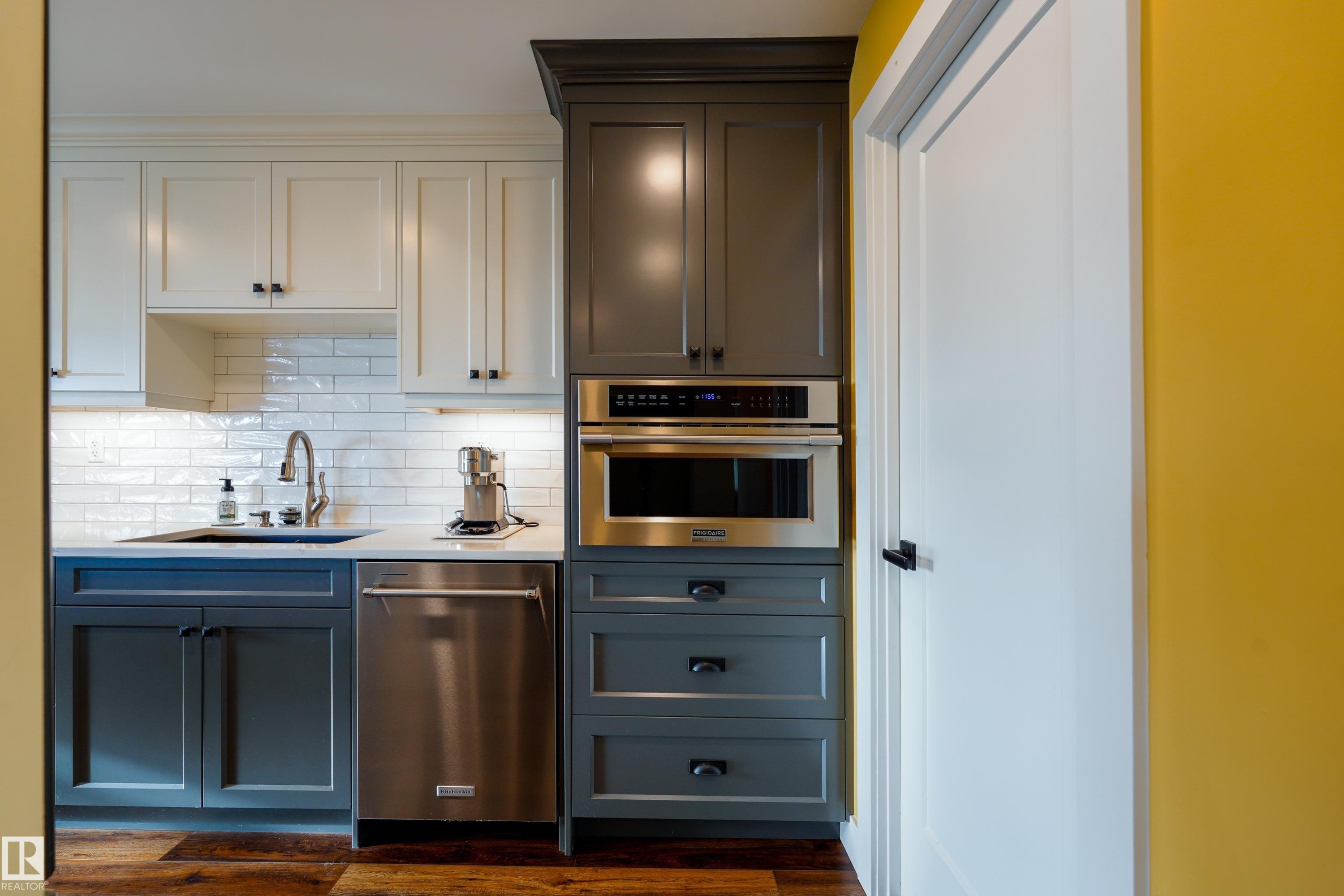 602 11710 100 Avenue, Edmonton, AB - Indoor Photo Showing Kitchen