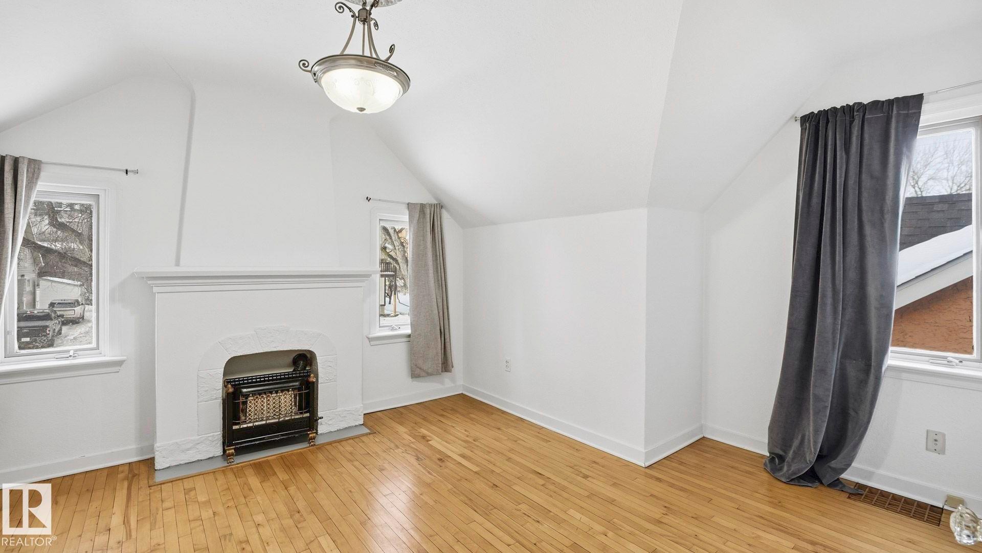 10149 122 Street, Edmonton, AB - Indoor With Fireplace