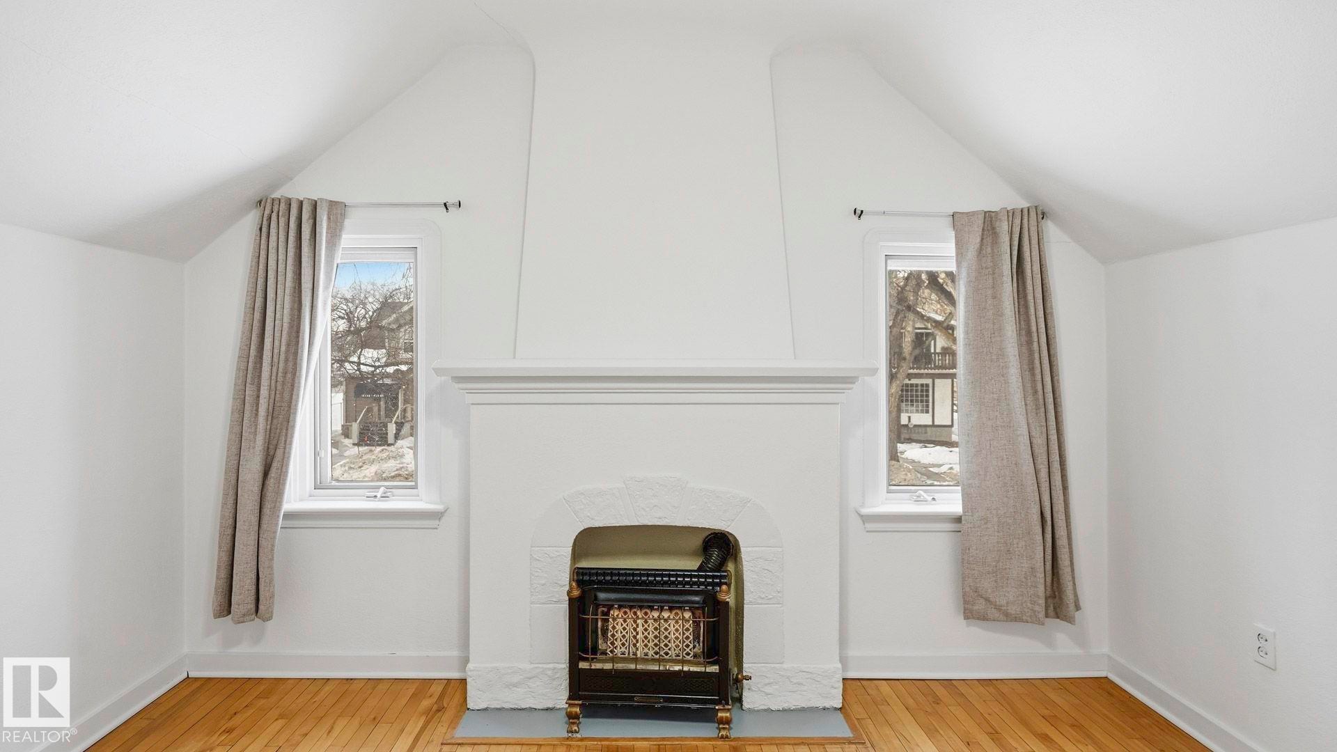 10149 122 Street, Edmonton, AB - Indoor With Fireplace