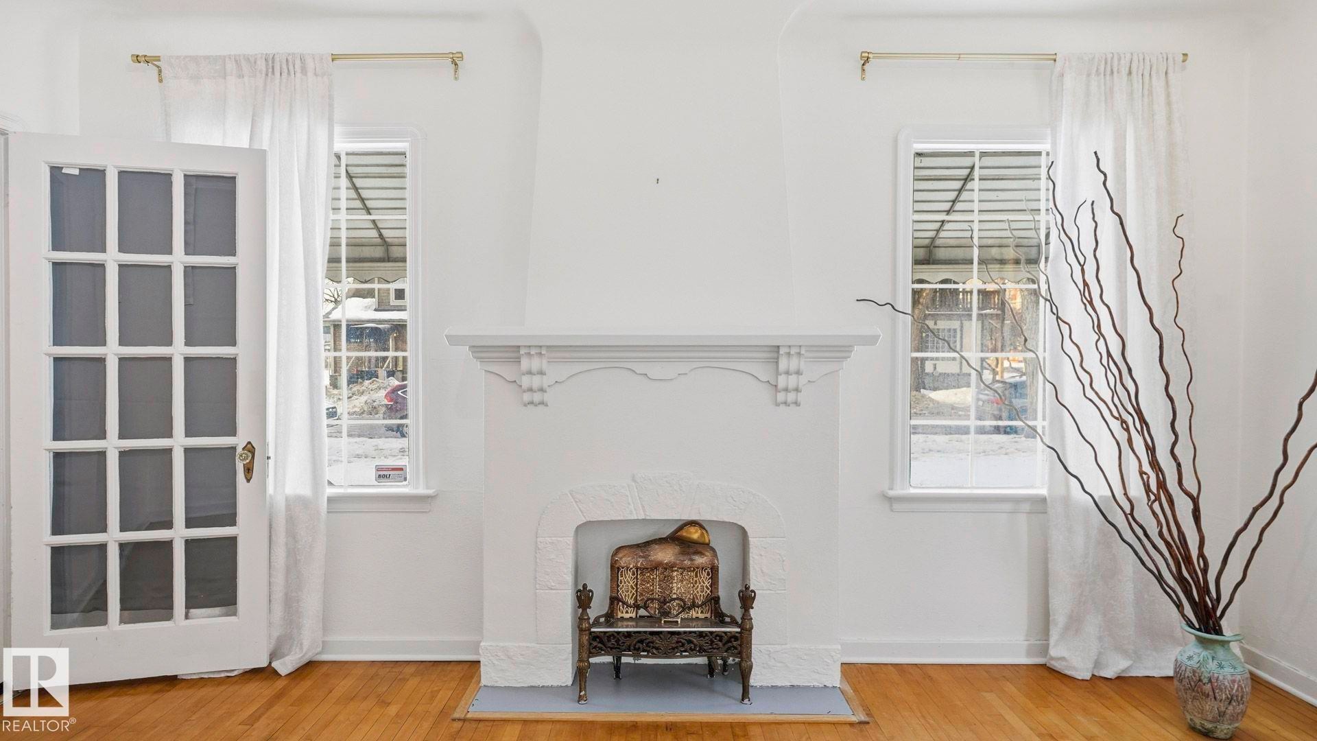 10149 122 Street, Edmonton, AB - Indoor Photo Showing Other Room