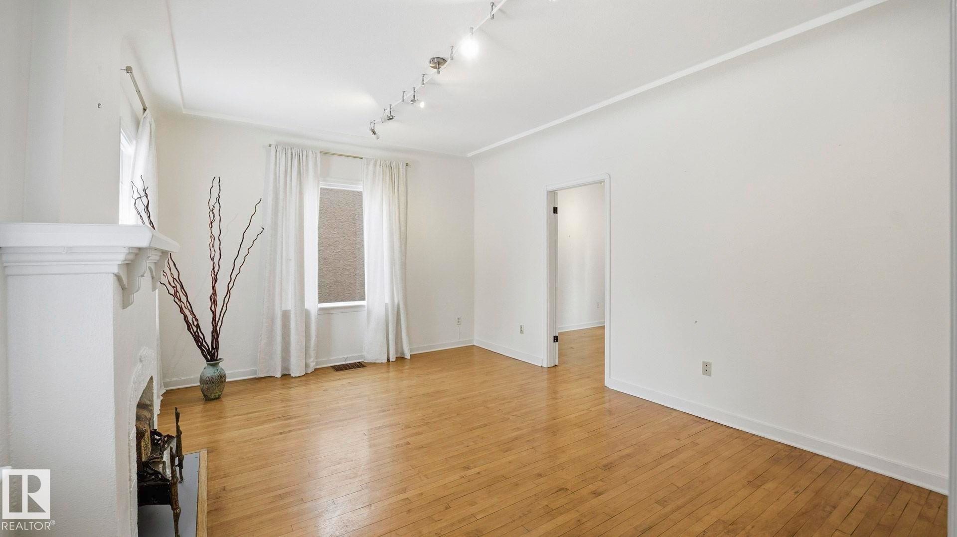 10149 122 Street, Edmonton, AB - Indoor Photo Showing Other Room