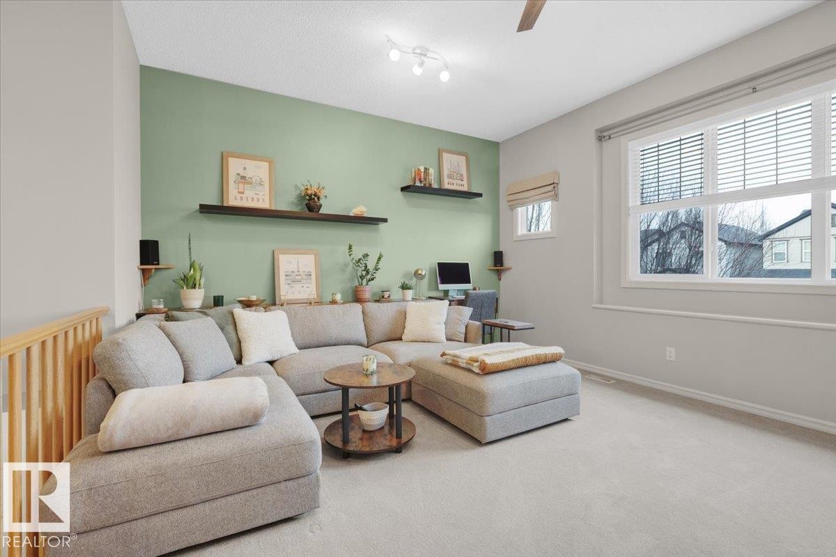 21933 94A Avenue, Edmonton, AB - Indoor Photo Showing Living Room