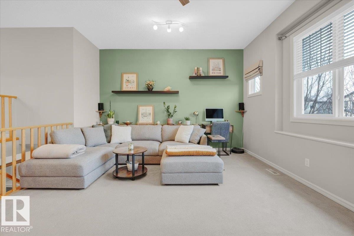 21933 94A Avenue, Edmonton, AB - Indoor Photo Showing Living Room