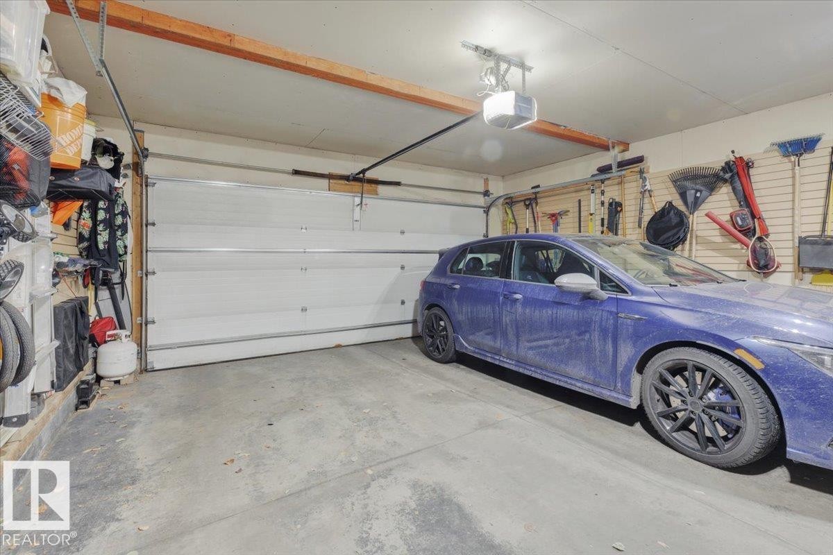 21933 94A Avenue, Edmonton, AB - Indoor Photo Showing Garage