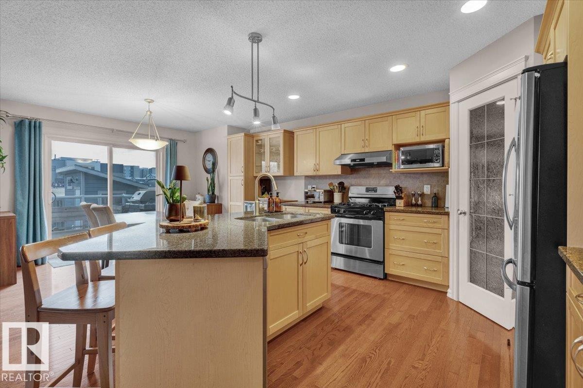 21933 94A Avenue, Edmonton, AB - Indoor Photo Showing Kitchen