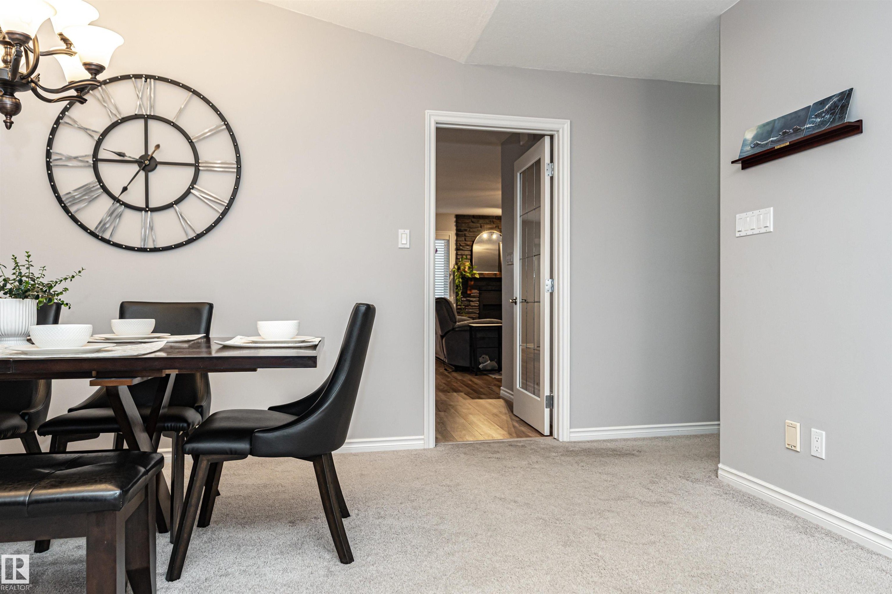 5755 161 Avenue, Edmonton, AB - Indoor Photo Showing Dining Room
