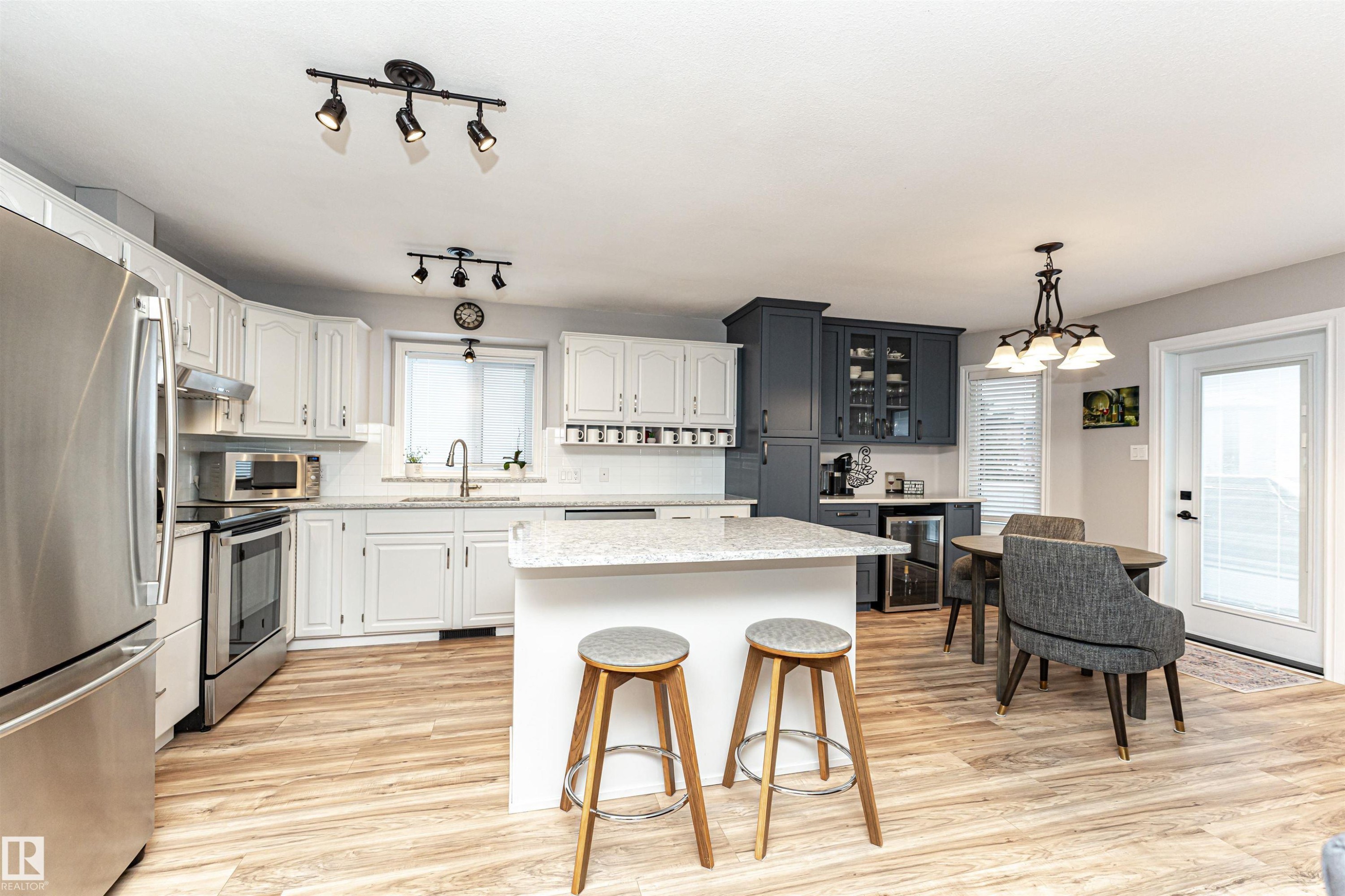 5755 161 Avenue, Edmonton, AB - Indoor Photo Showing Kitchen With Upgraded Kitchen