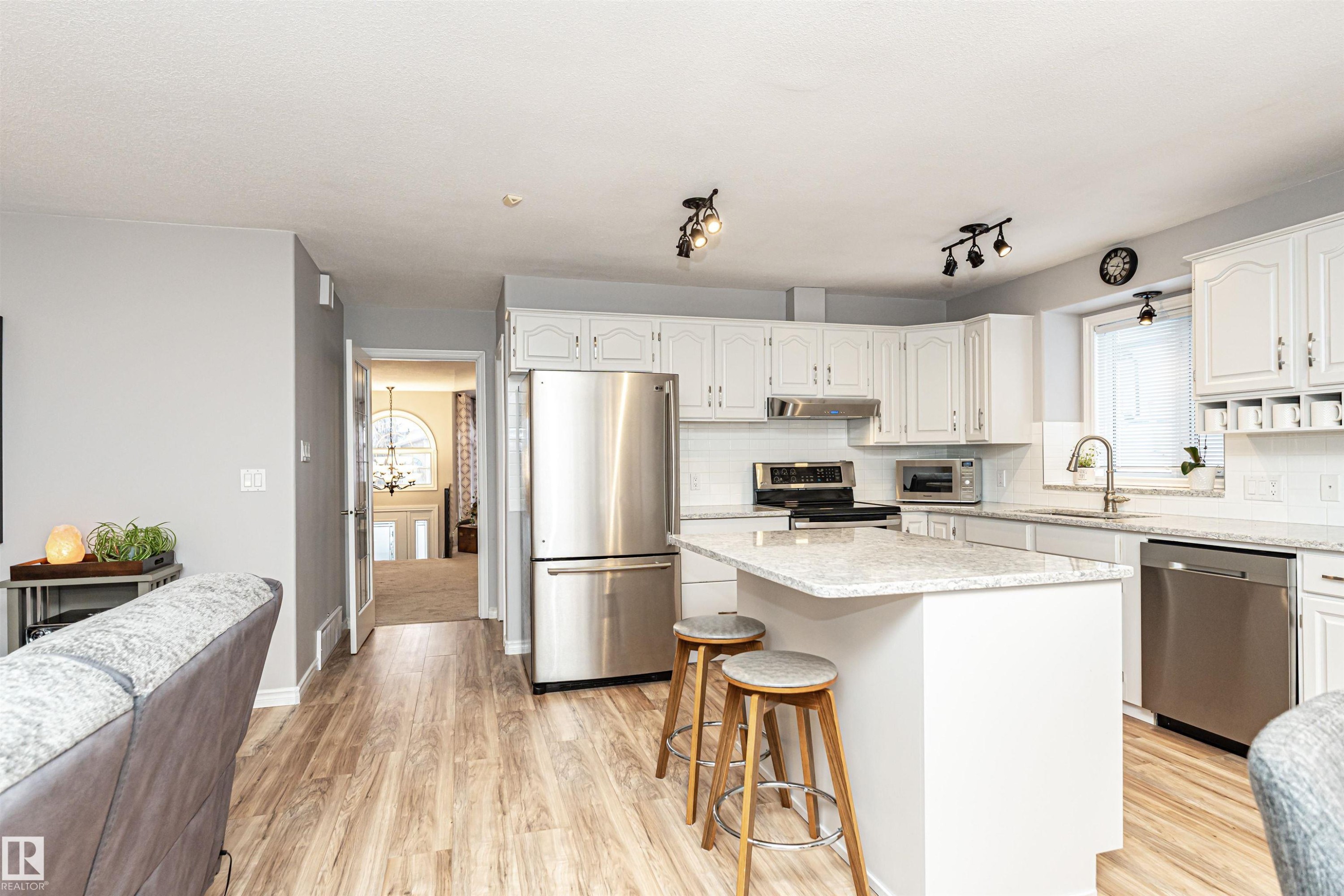 5755 161 Avenue, Edmonton, AB - Indoor Photo Showing Kitchen With Upgraded Kitchen