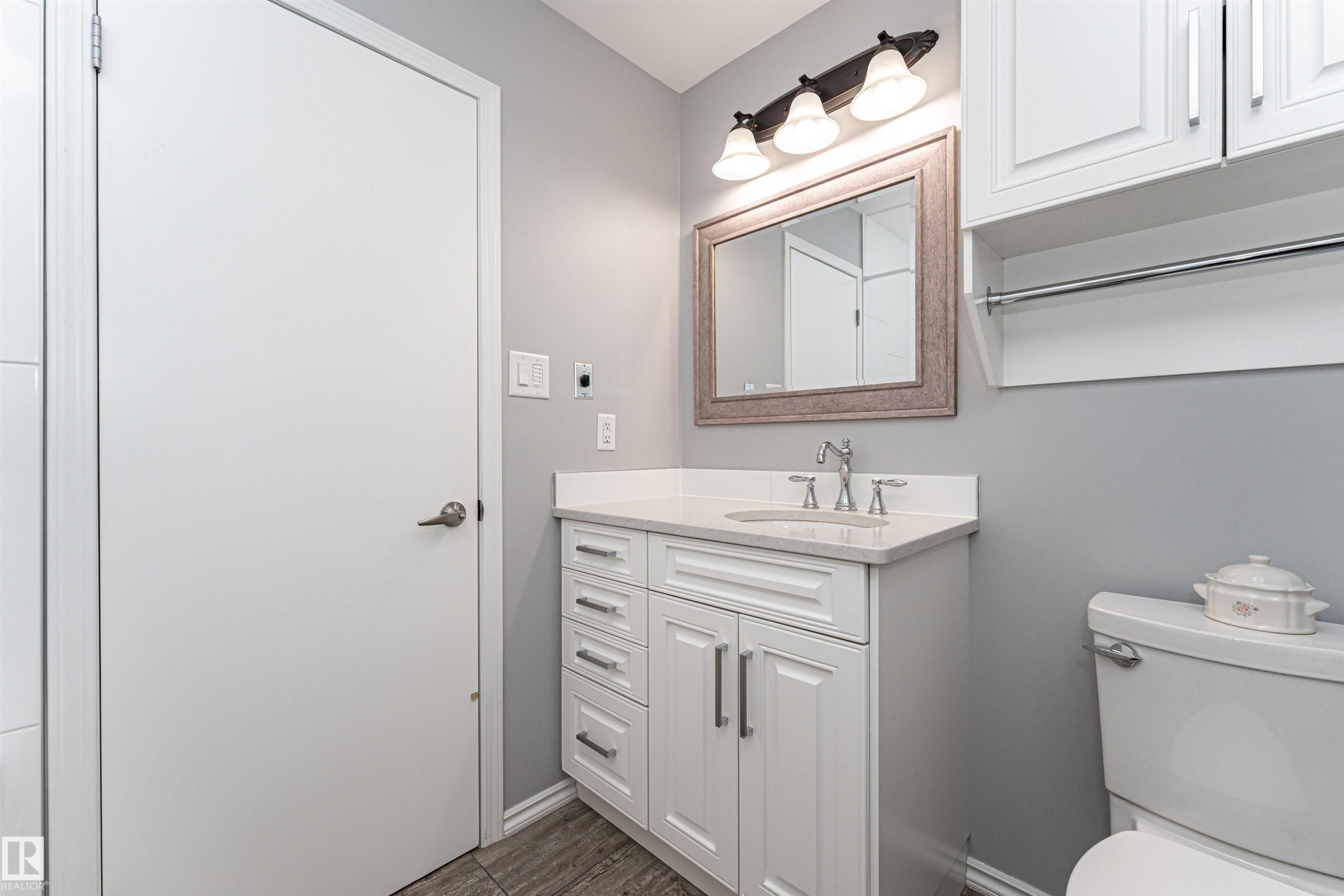 5755 161 Avenue, Edmonton, AB - Indoor Photo Showing Bathroom