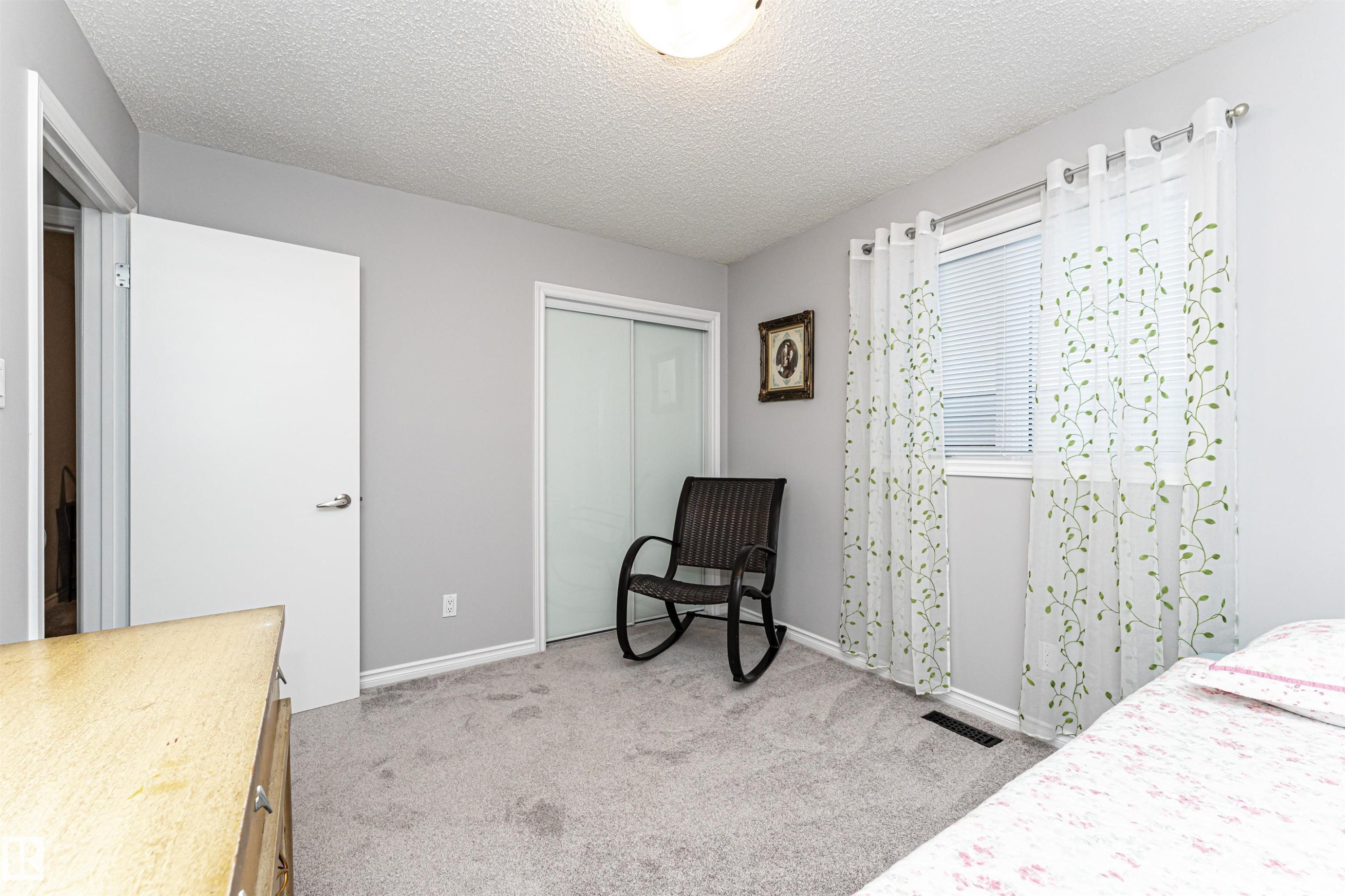 5755 161 Avenue, Edmonton, AB - Indoor Photo Showing Bedroom