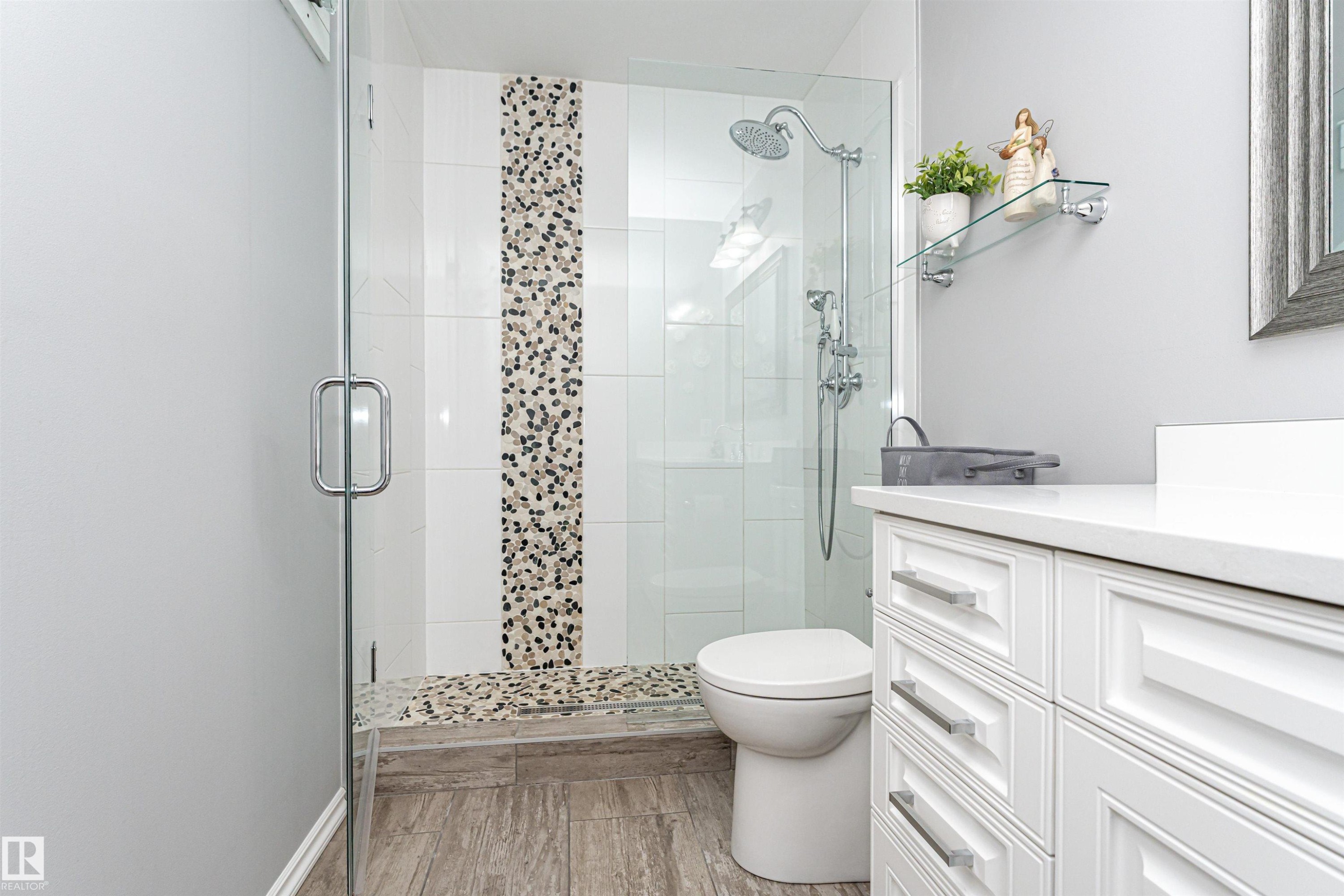 5755 161 Avenue, Edmonton, AB - Indoor Photo Showing Bathroom