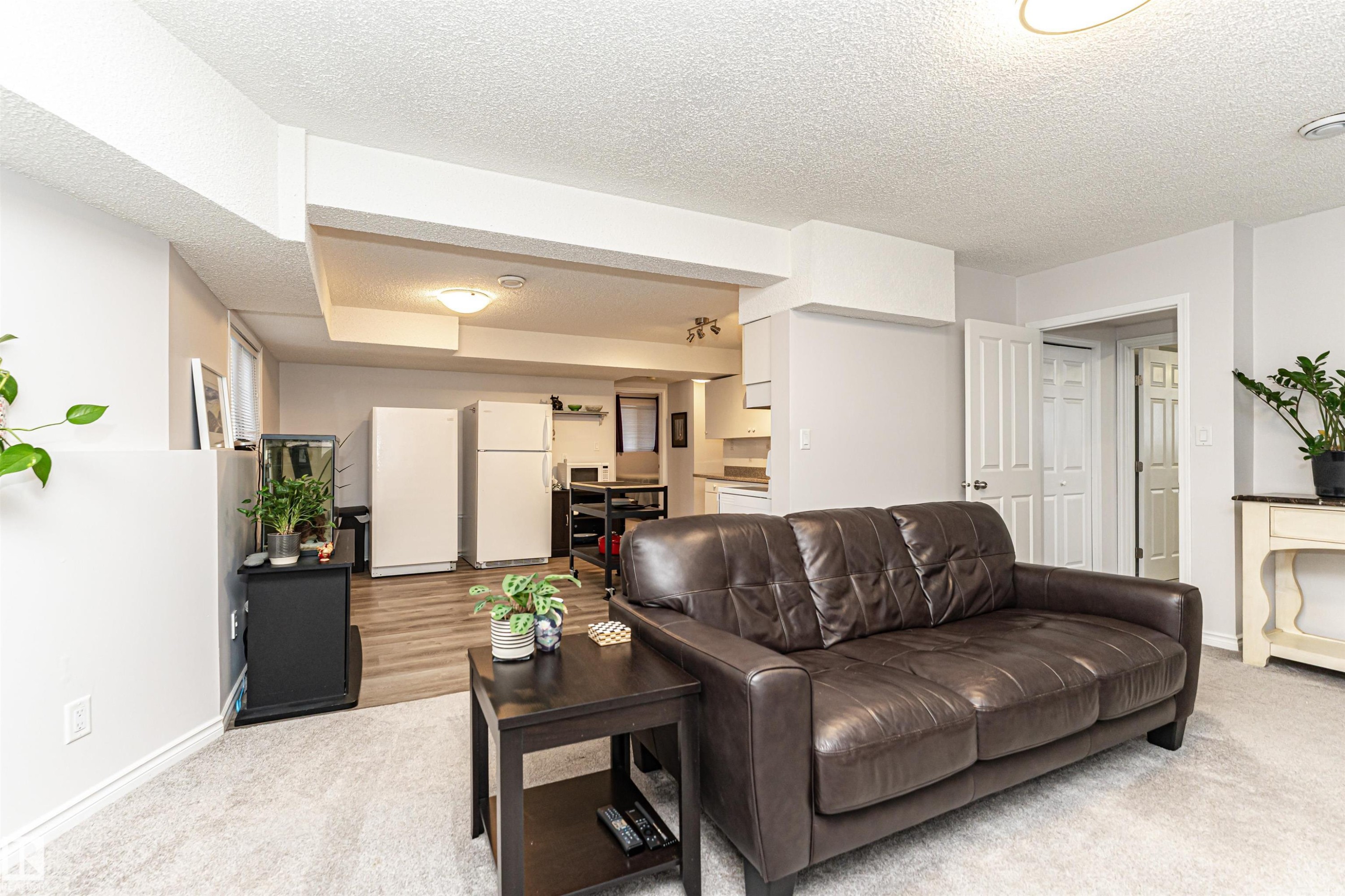 5755 161 Avenue, Edmonton, AB - Indoor Photo Showing Living Room