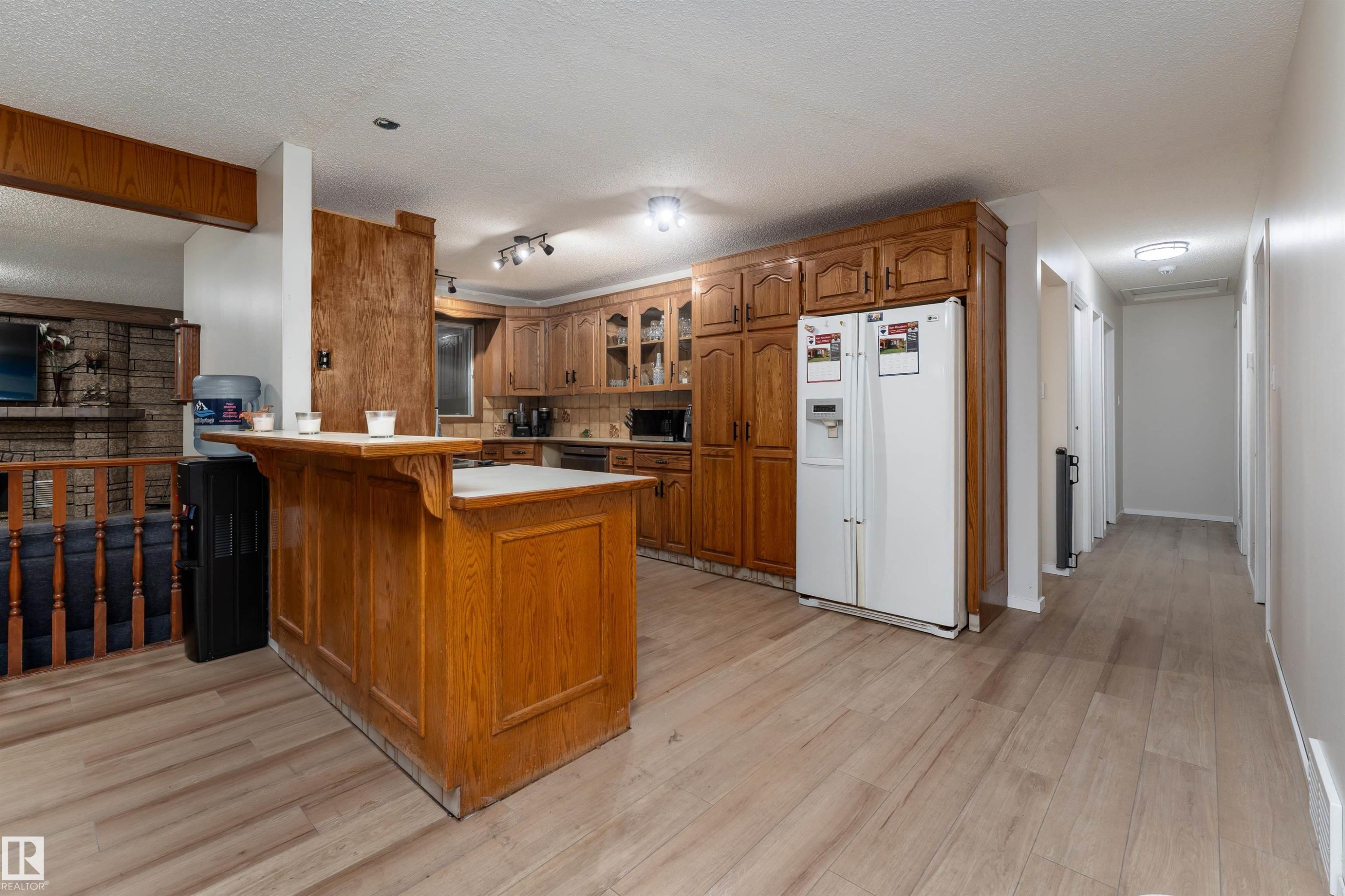 11020 171 Avenue, Edmonton, AB - Indoor Photo Showing Kitchen