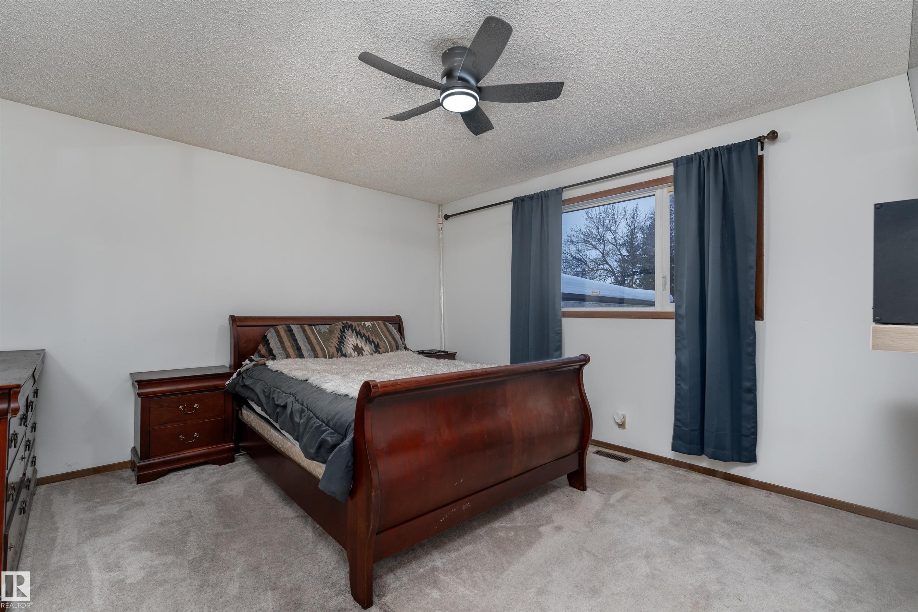 11020 171 Avenue, Edmonton, AB - Indoor Photo Showing Bedroom