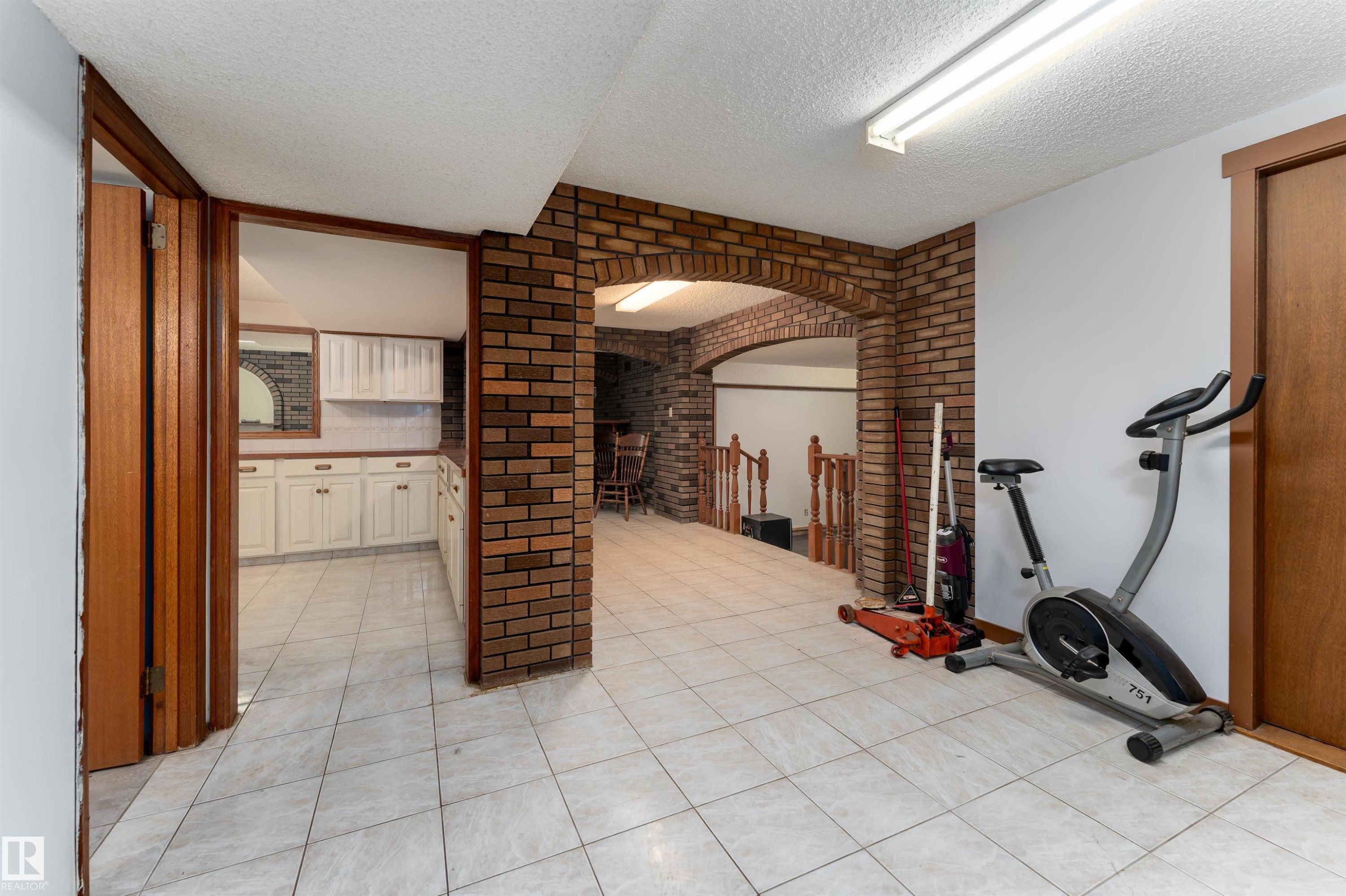 11020 171 Avenue, Edmonton, AB - Indoor