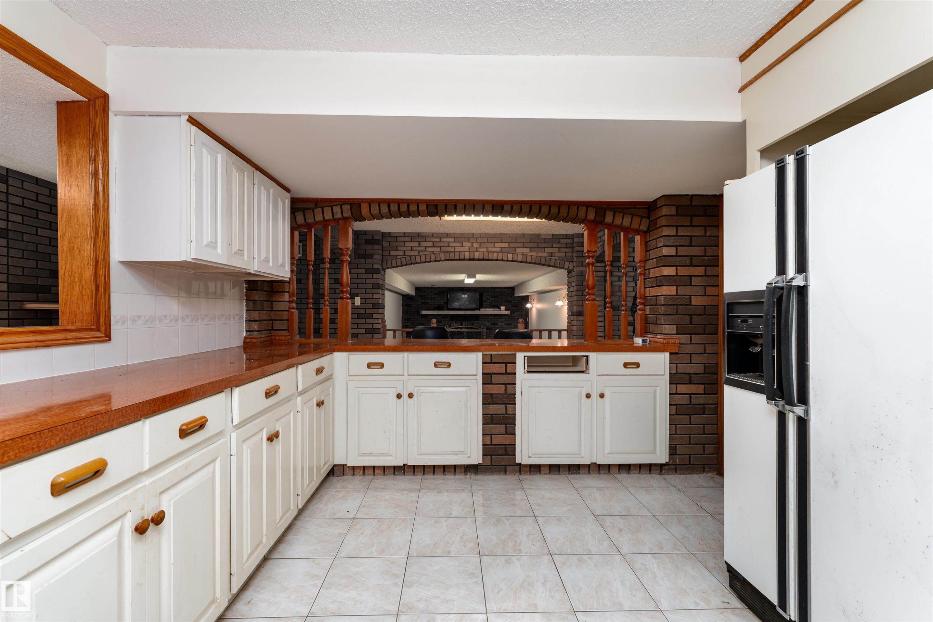 11020 171 Avenue, Edmonton, AB - Indoor Photo Showing Kitchen