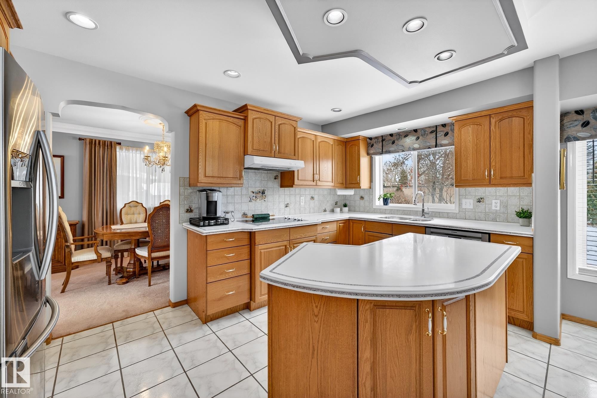 3455 Hill View Crescent, Edmonton, AB - Indoor Photo Showing Kitchen