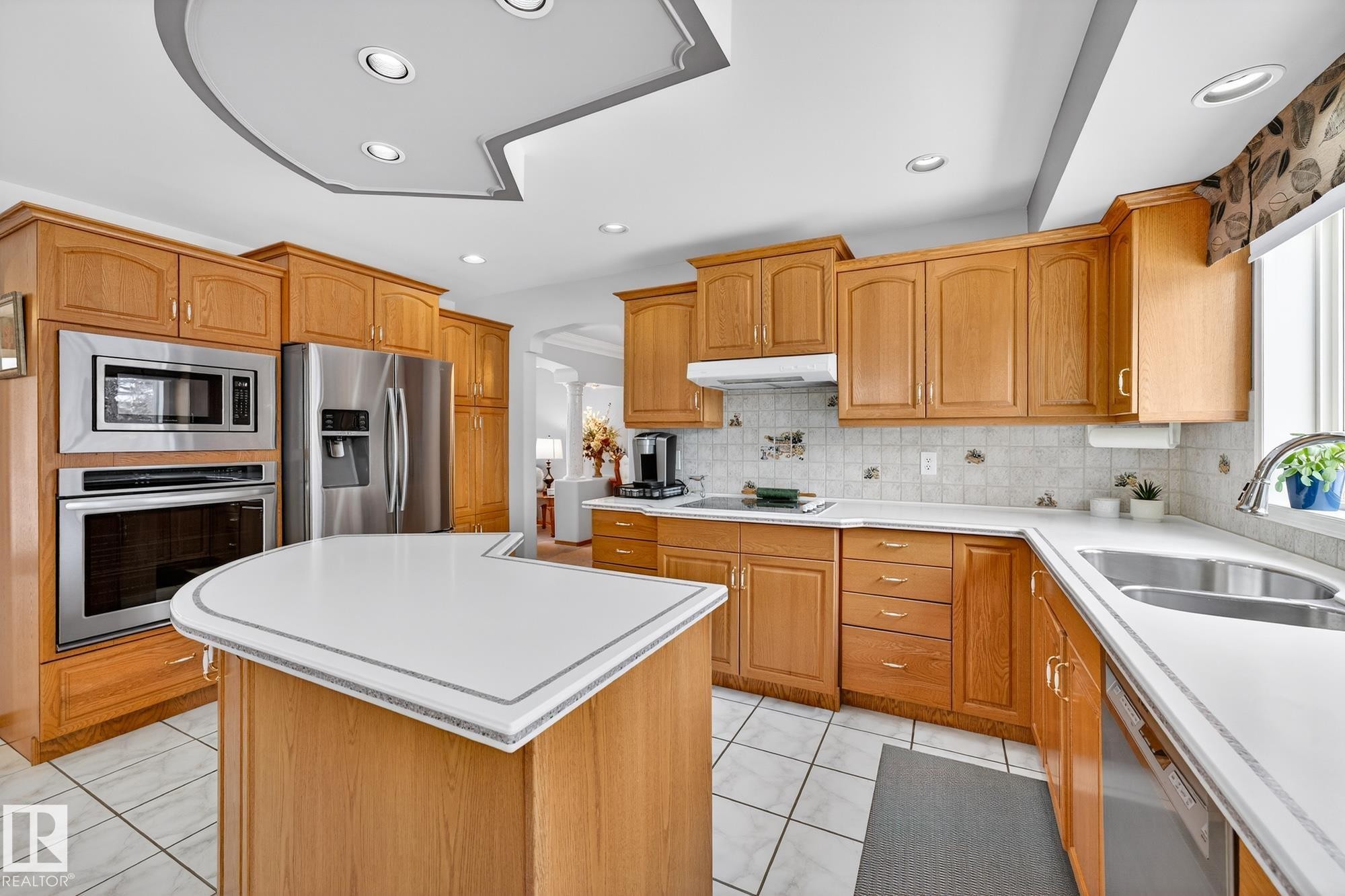 3455 Hill View Crescent, Edmonton, AB - Indoor Photo Showing Kitchen With Double Sink