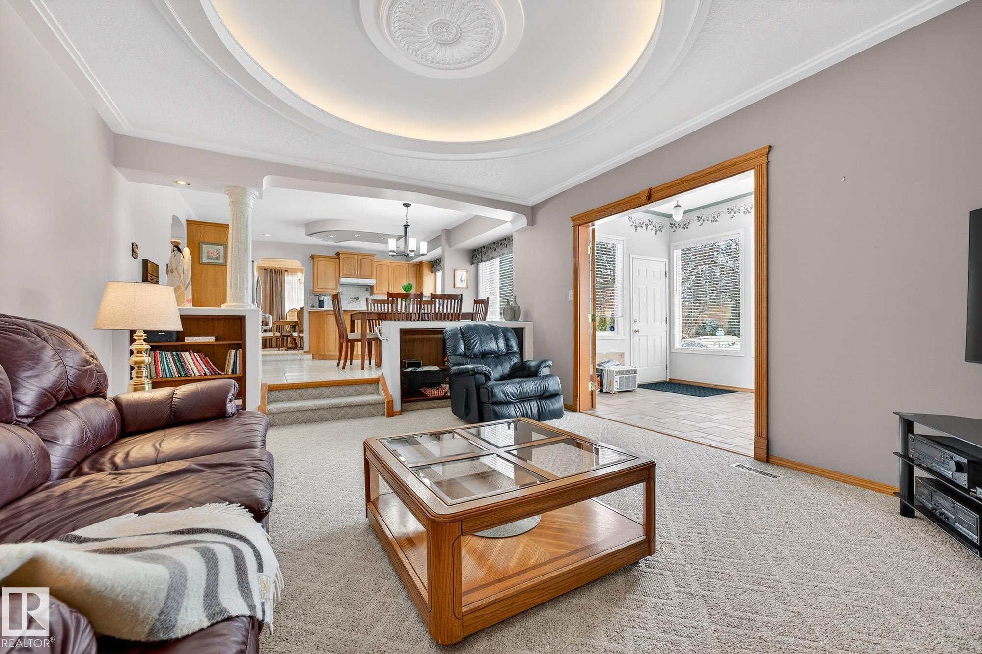 3455 Hill View Crescent, Edmonton, AB - Indoor Photo Showing Living Room