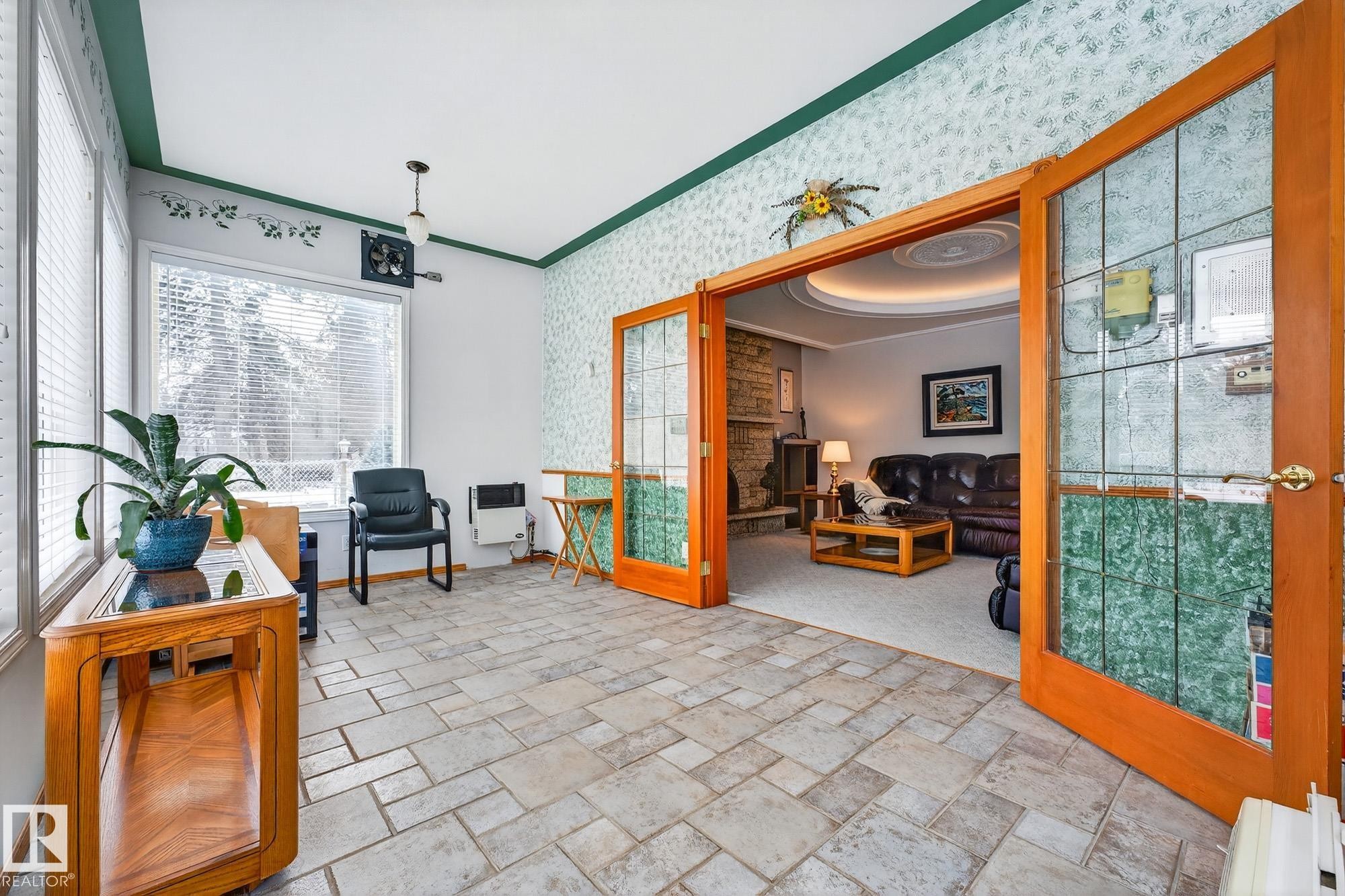 3455 Hill View Crescent, Edmonton, AB - Indoor Photo Showing Other Room