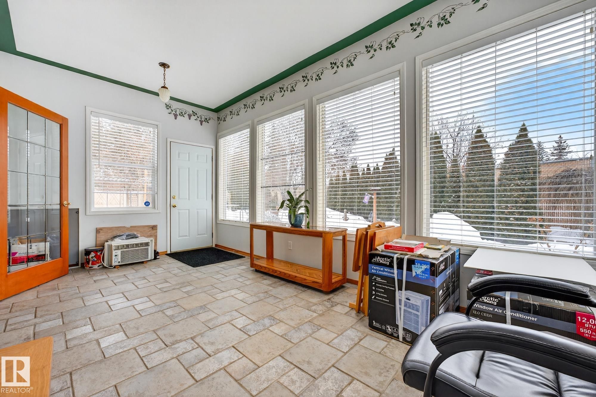 3455 Hill View Crescent, Edmonton, AB - Indoor Photo Showing Other Room