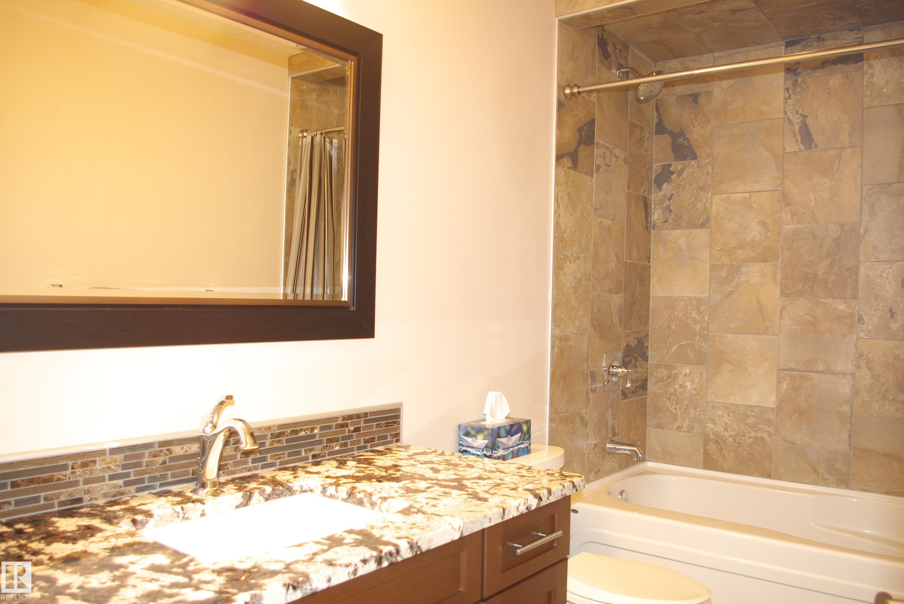 Full bathroom featuring vanity and shower / bath combo - 168 Warwick Road, Edmonton, AB - Indoor Photo Showing Bathroom
