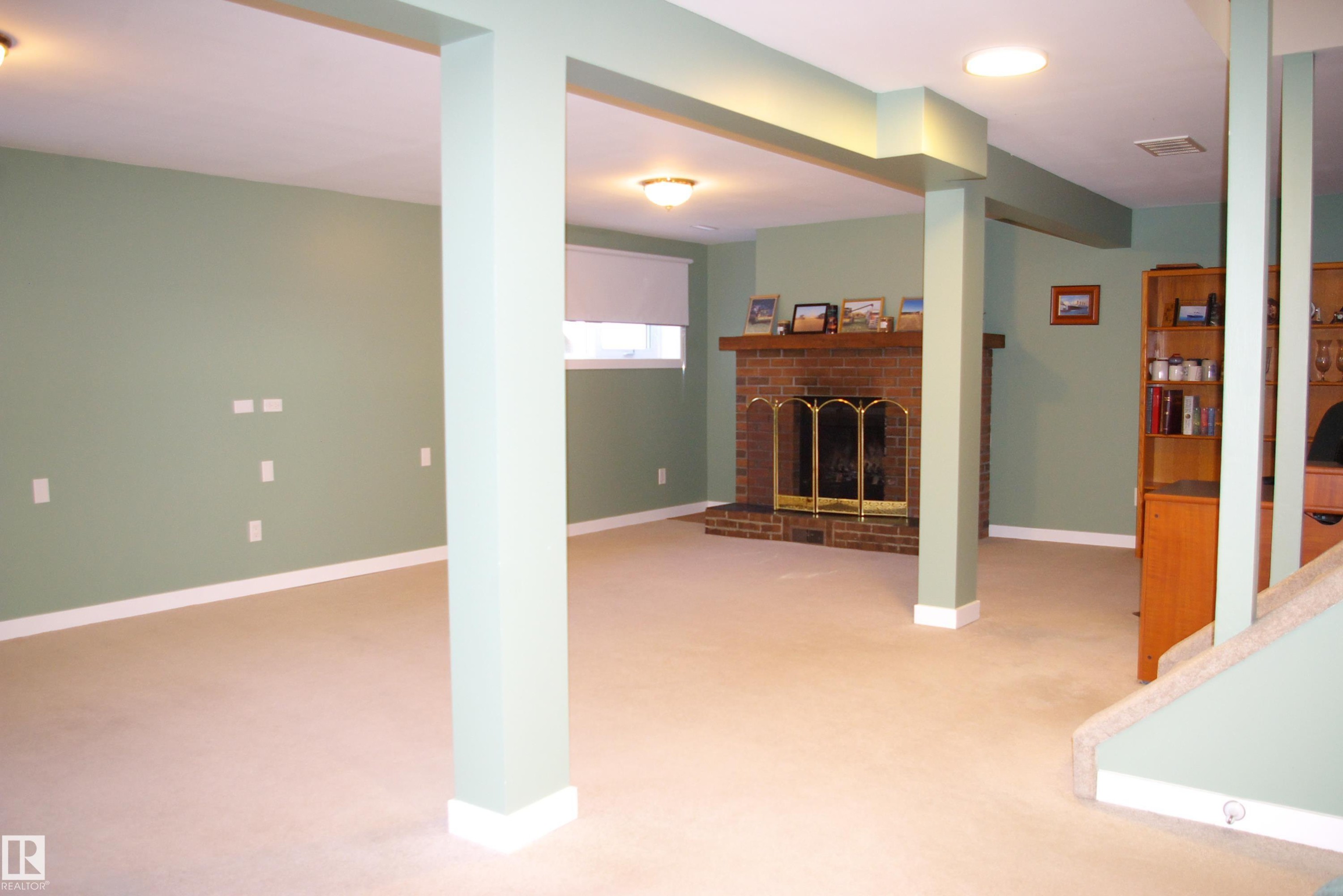 168 Warwick Road, Edmonton, AB - Indoor