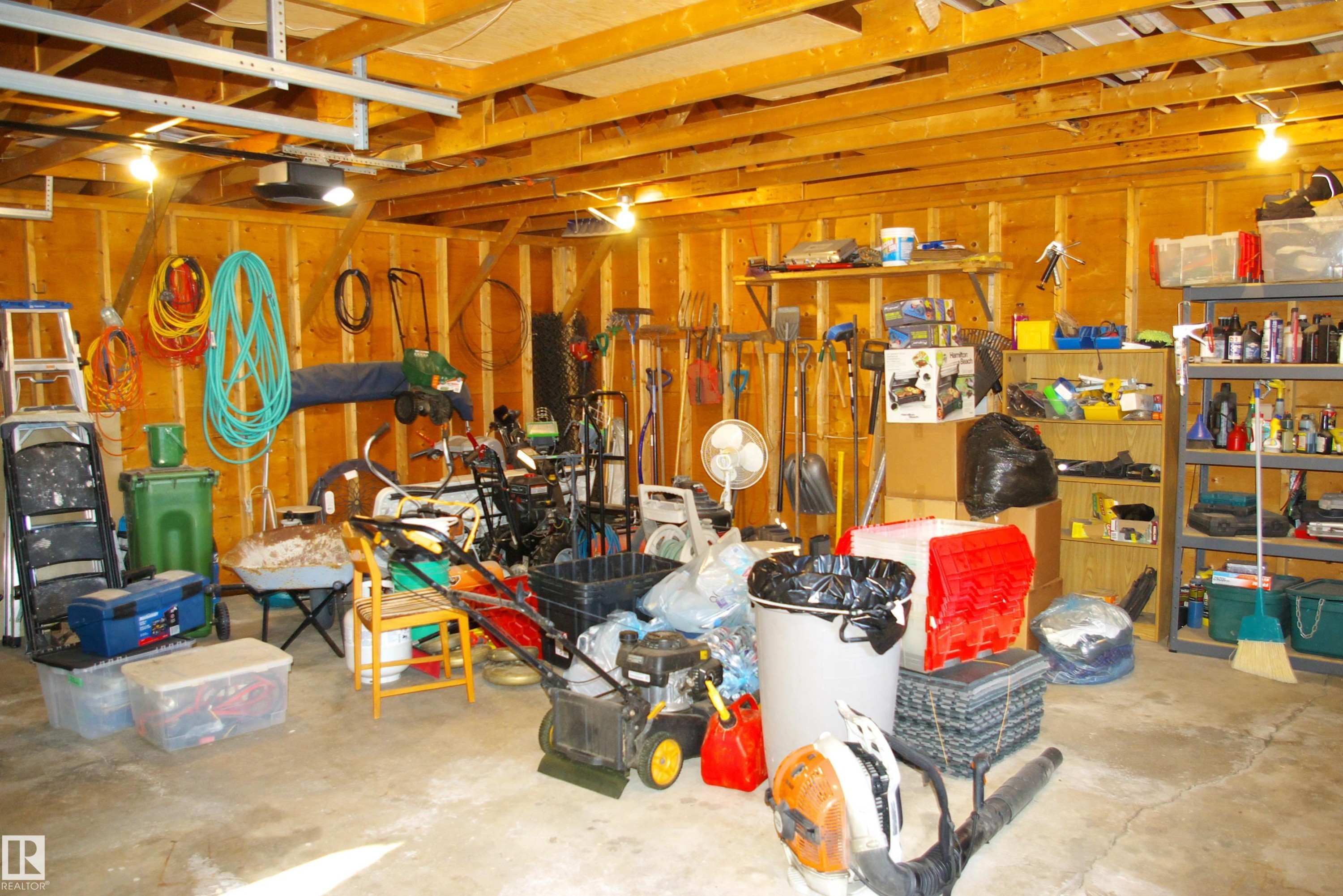 168 Warwick Road, Edmonton, AB - Indoor