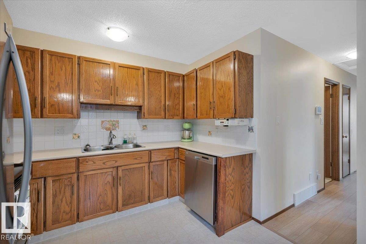 4240 38 Street Nw, Edmonton, AB - Indoor Photo Showing Kitchen With Double Sink