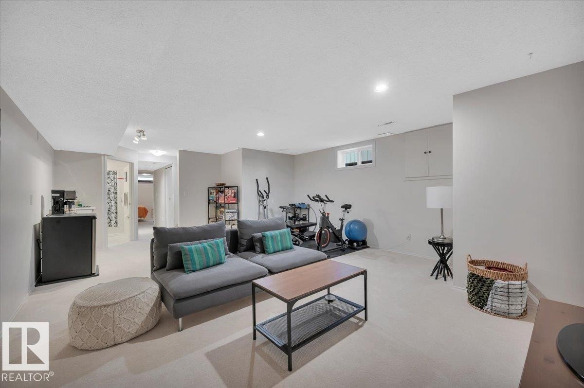 4240 38 Street Nw, Edmonton, AB - Indoor Photo Showing Living Room