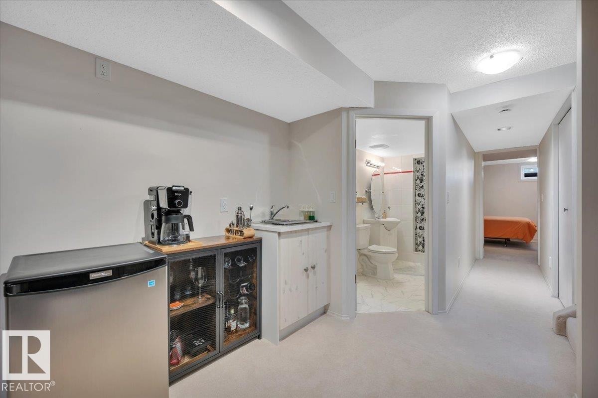 4240 38 Street Nw, Edmonton, AB - Indoor