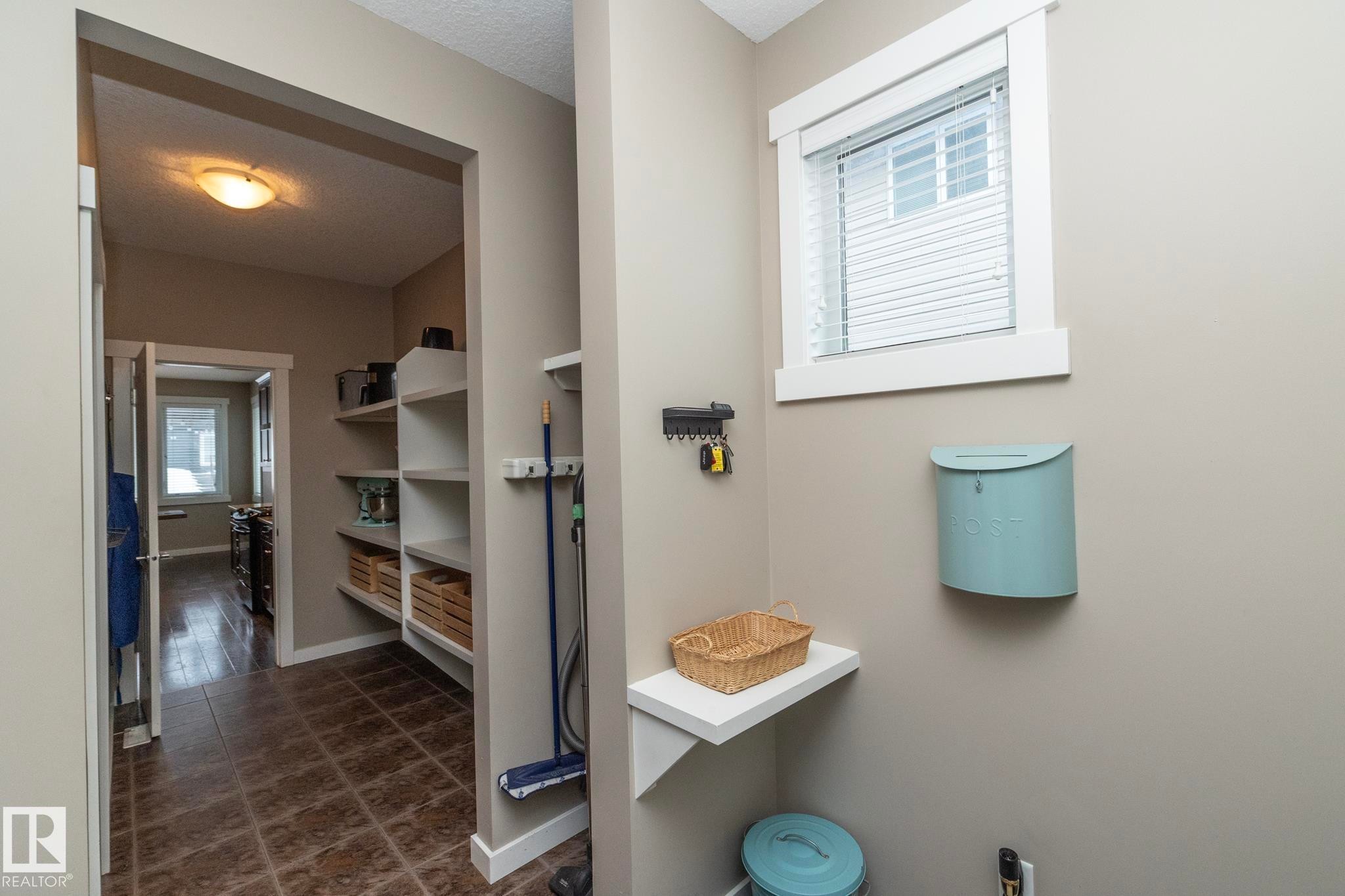 13020 207 Street, Edmonton, AB - Indoor