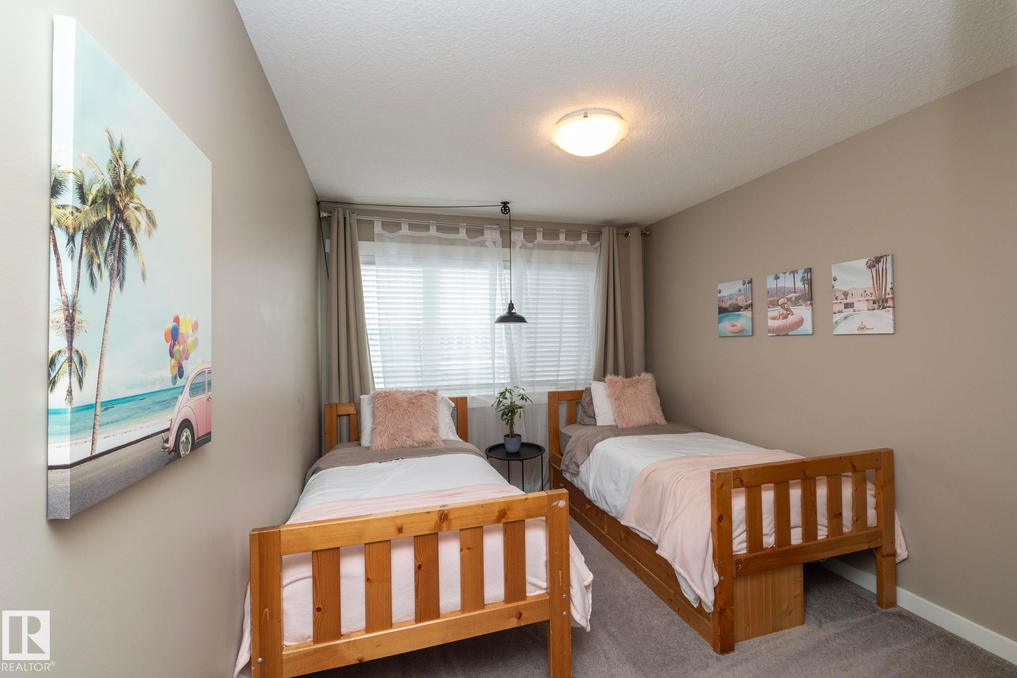 13020 207 Street, Edmonton, AB - Indoor Photo Showing Bedroom
