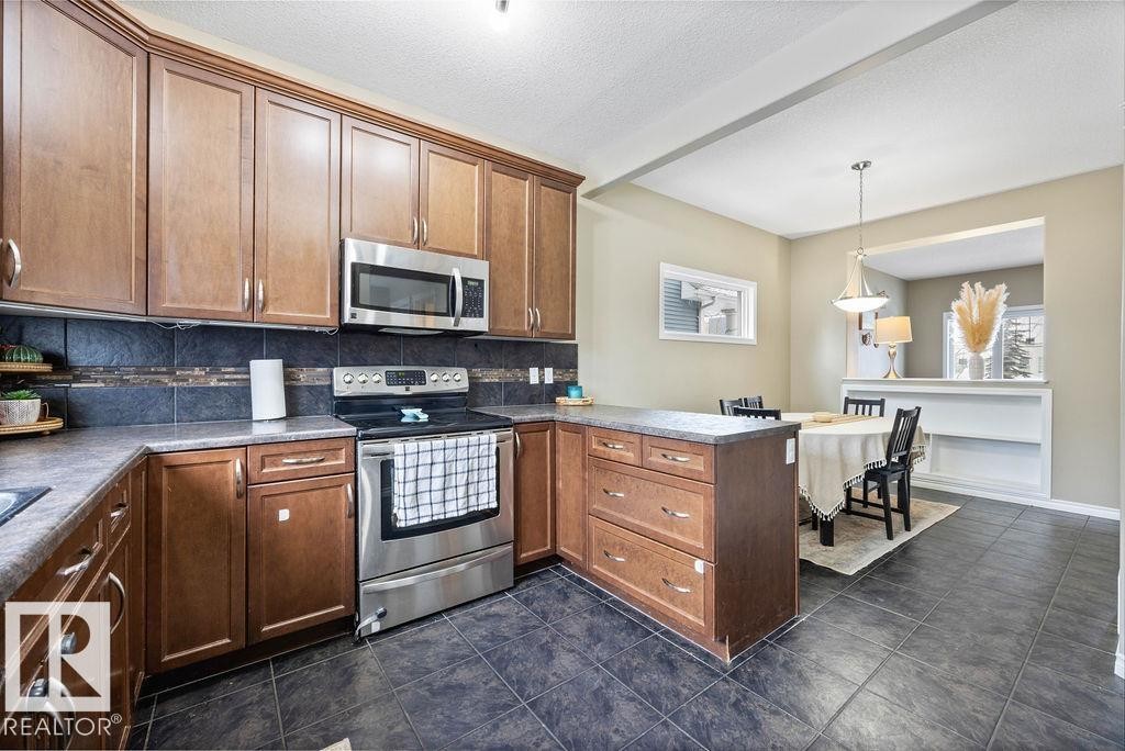 7931 22 Avenue, Edmonton, AB - Indoor Photo Showing Kitchen