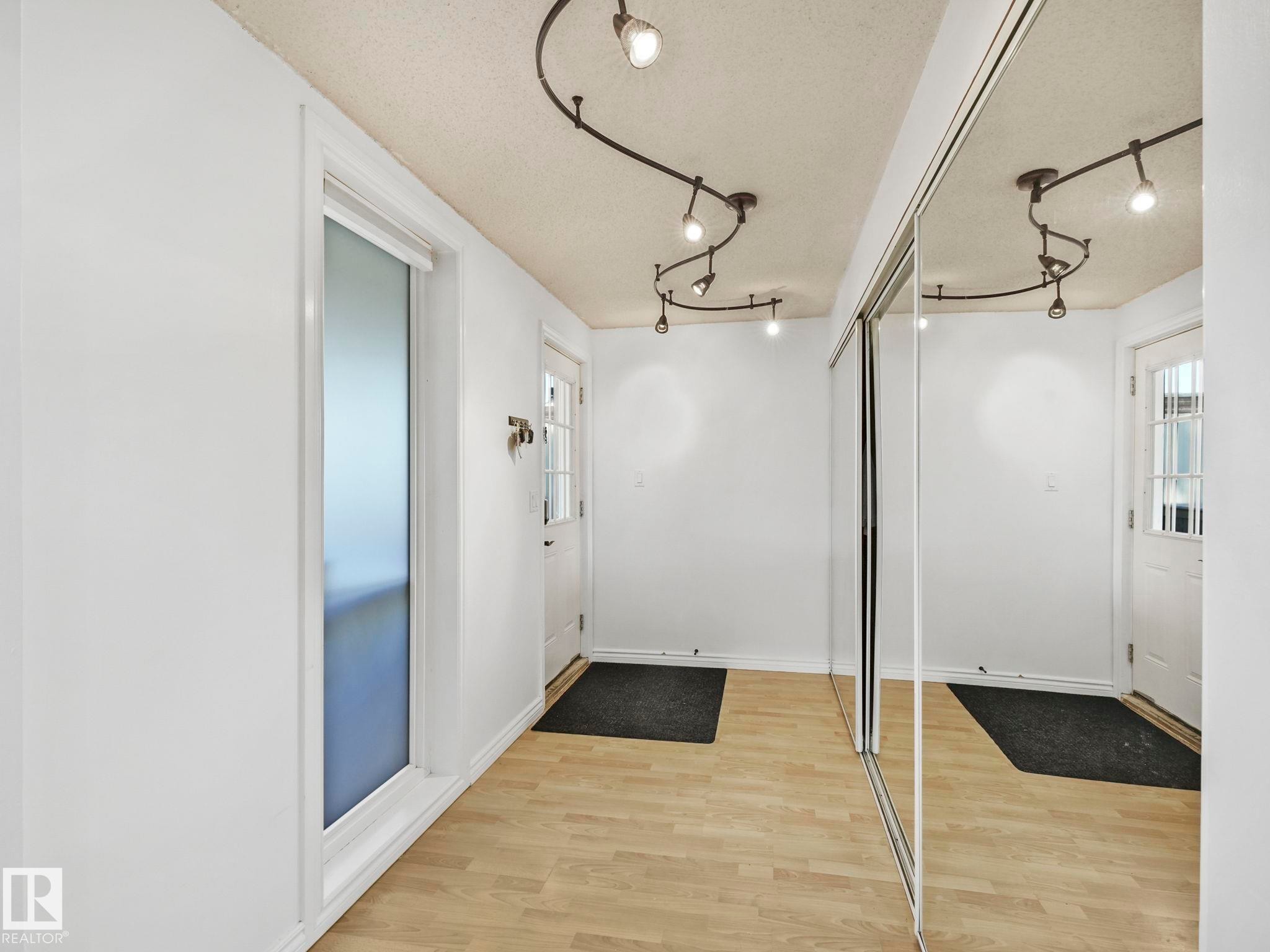 429 Westview Close, Edmonton, AB - Indoor Photo Showing Other Room