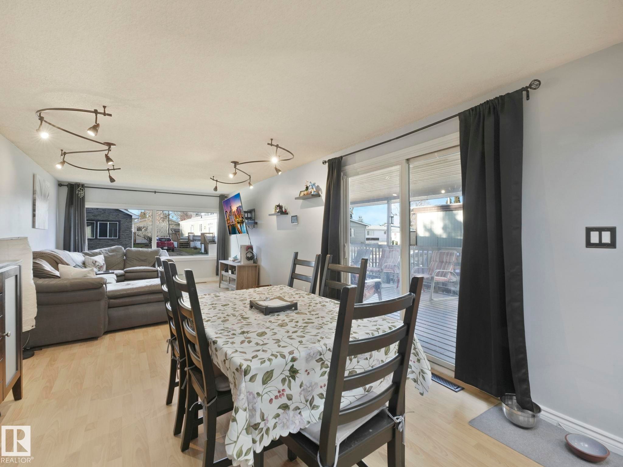 429 Westview Close, Edmonton, AB - Indoor Photo Showing Dining Room