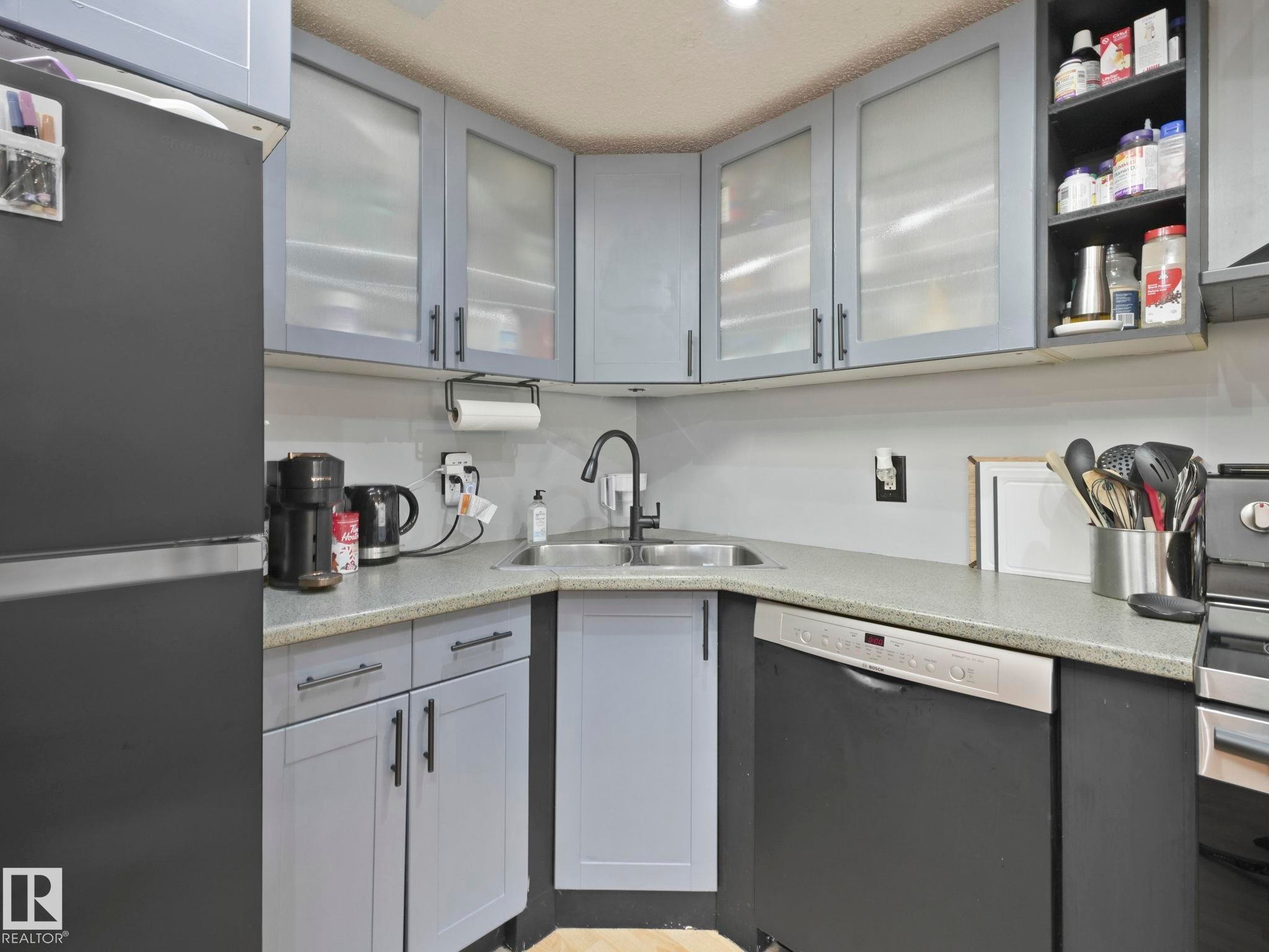 429 Westview Close, Edmonton, AB - Indoor Photo Showing Kitchen