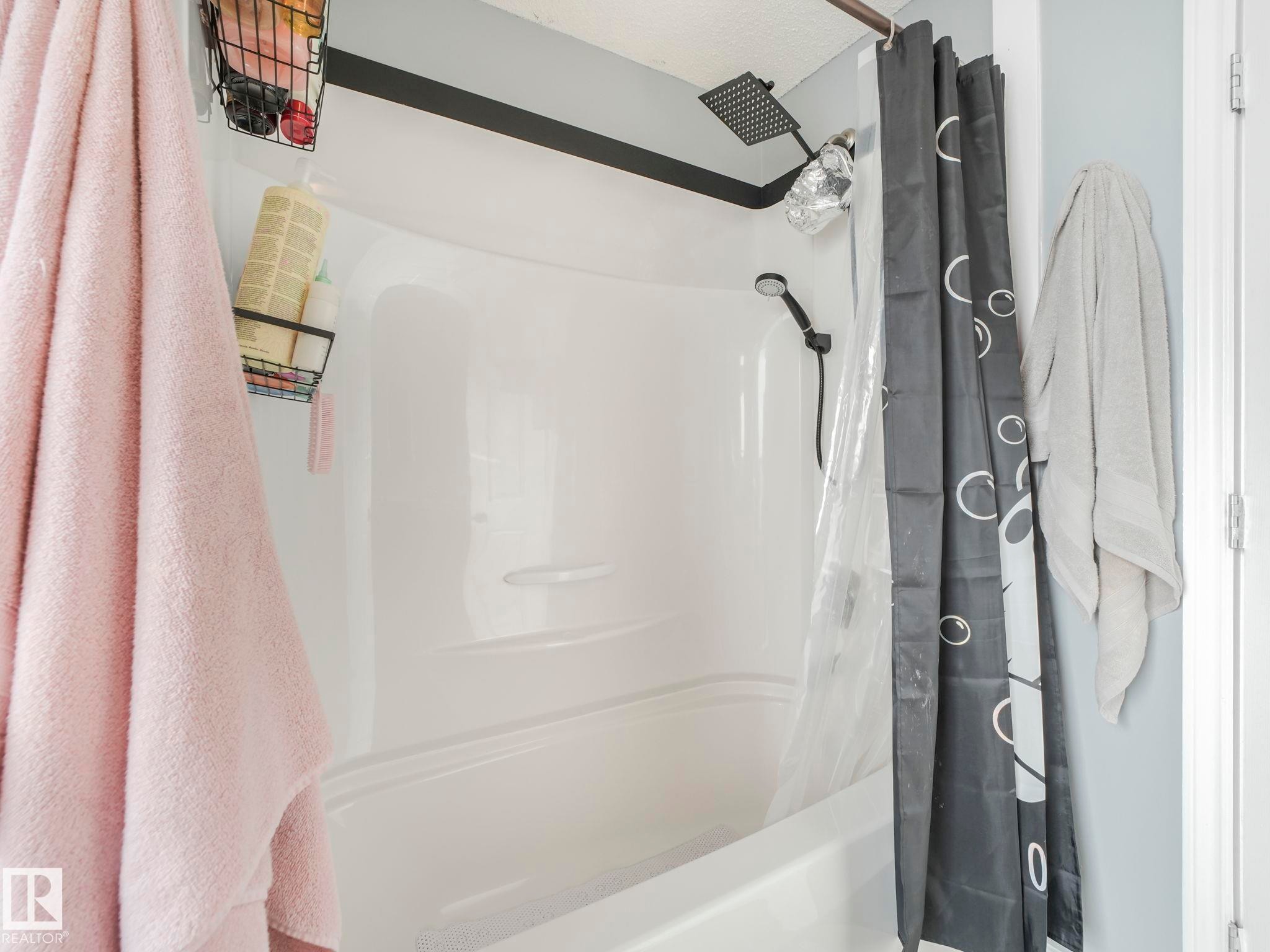 429 Westview Close, Edmonton, AB - Indoor Photo Showing Bathroom